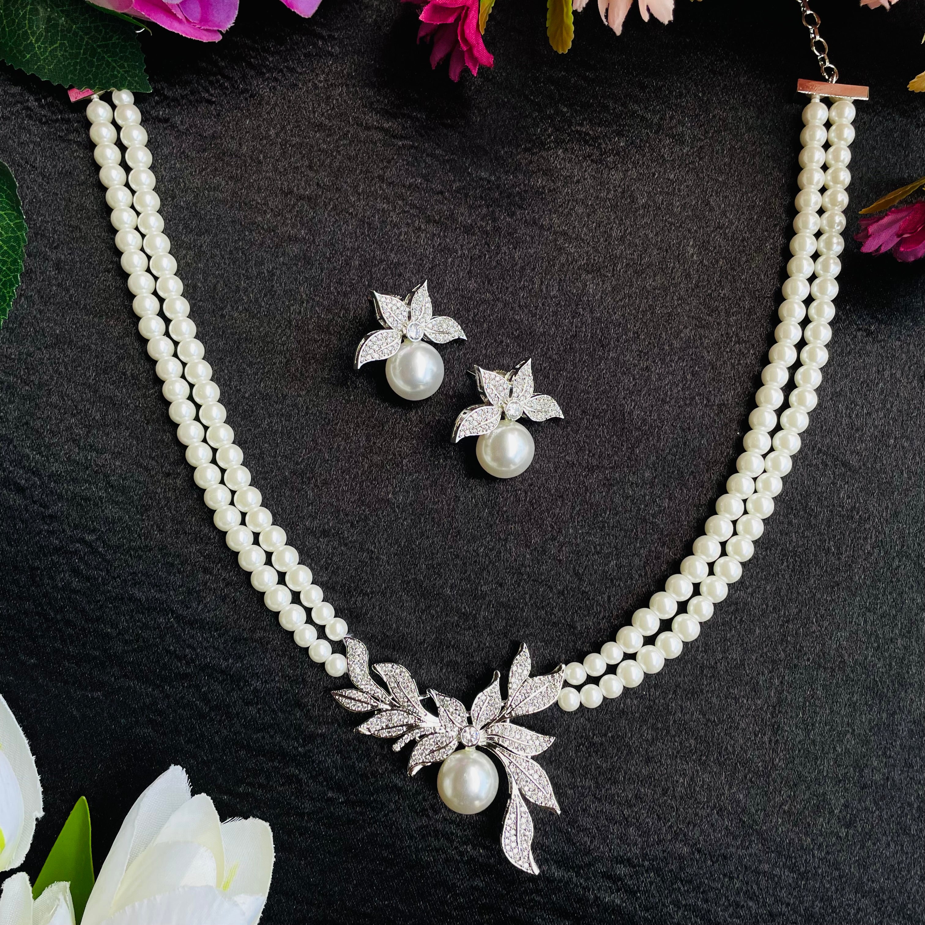 Ad Nora Pearl Neckpiece