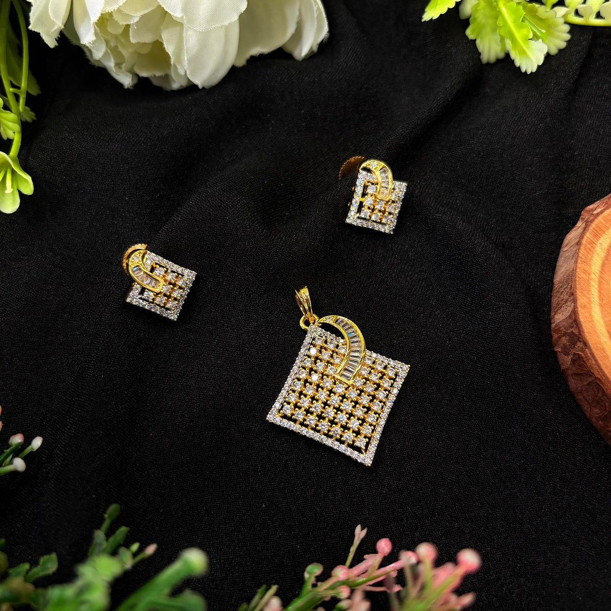 Aakriti Pendant Set