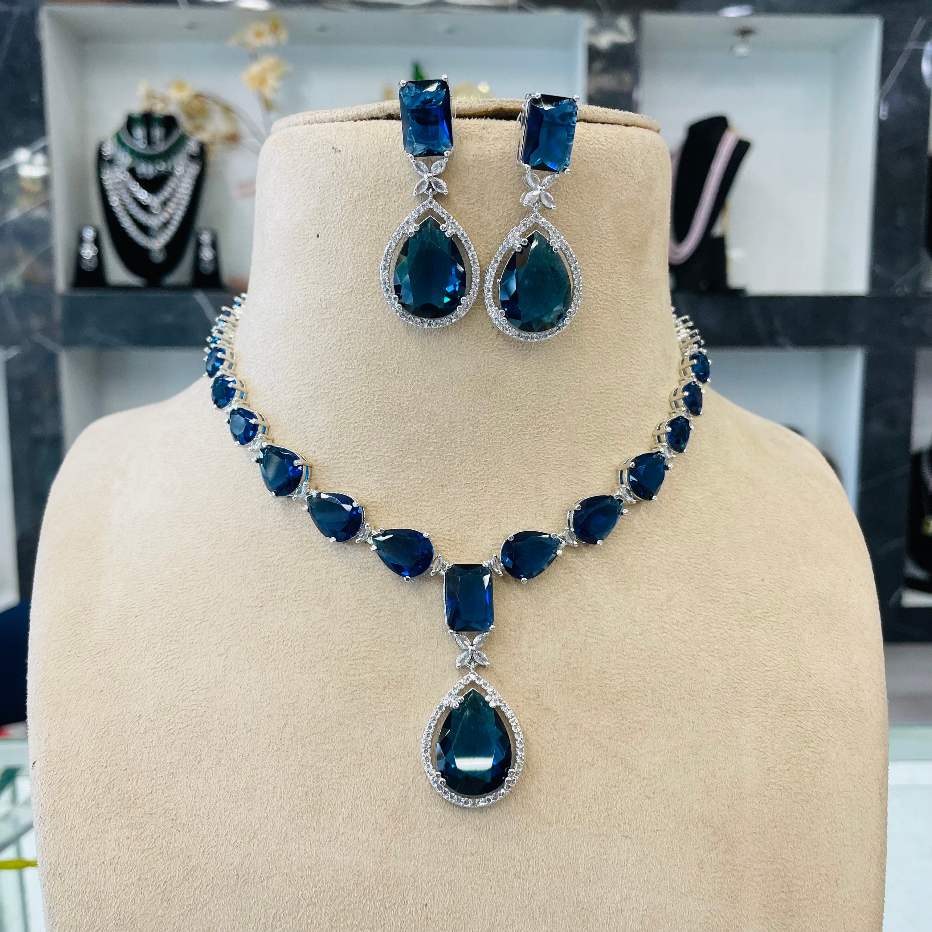 kiara emerald ad Neckpiece