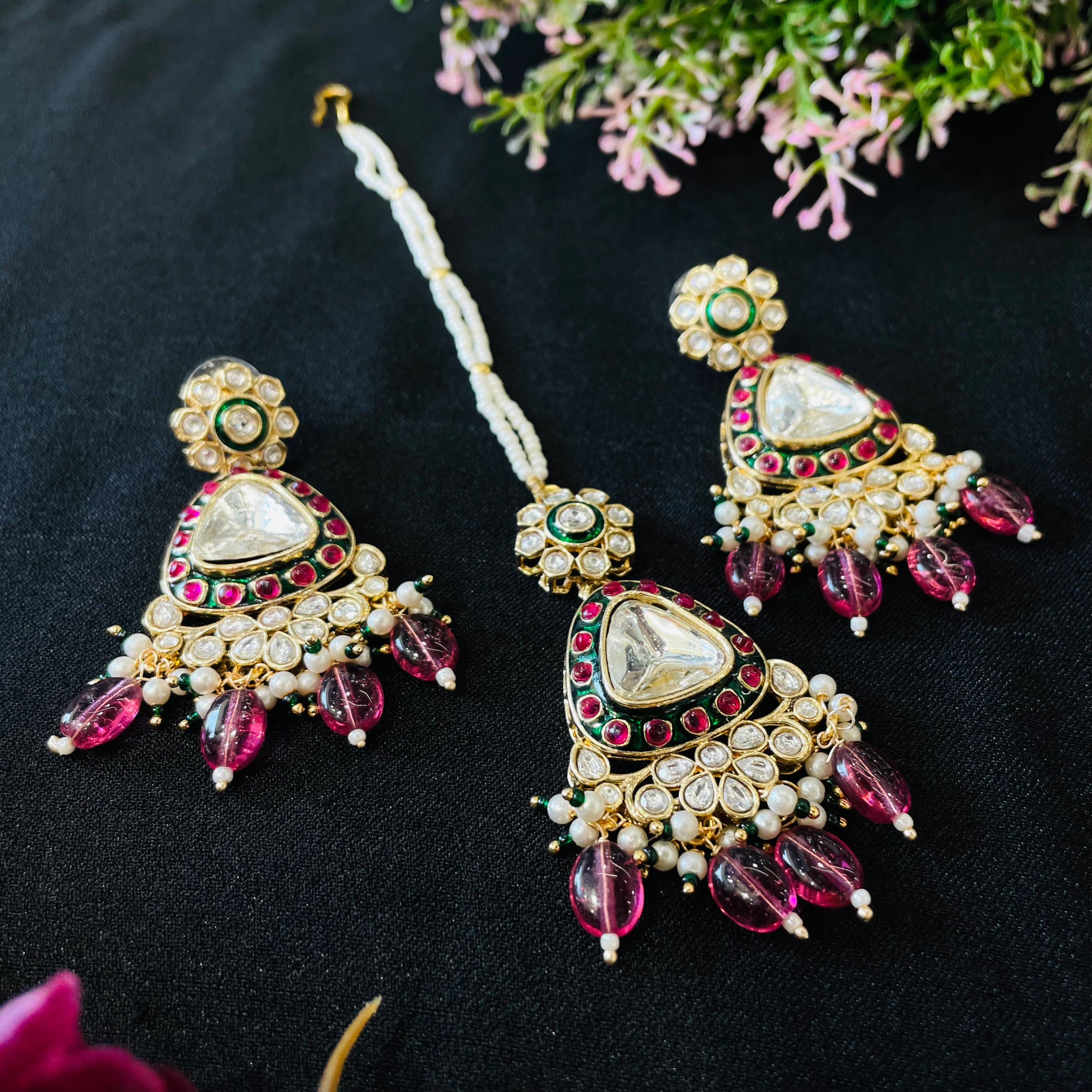 Nayaab Priya Tikka With Earrings