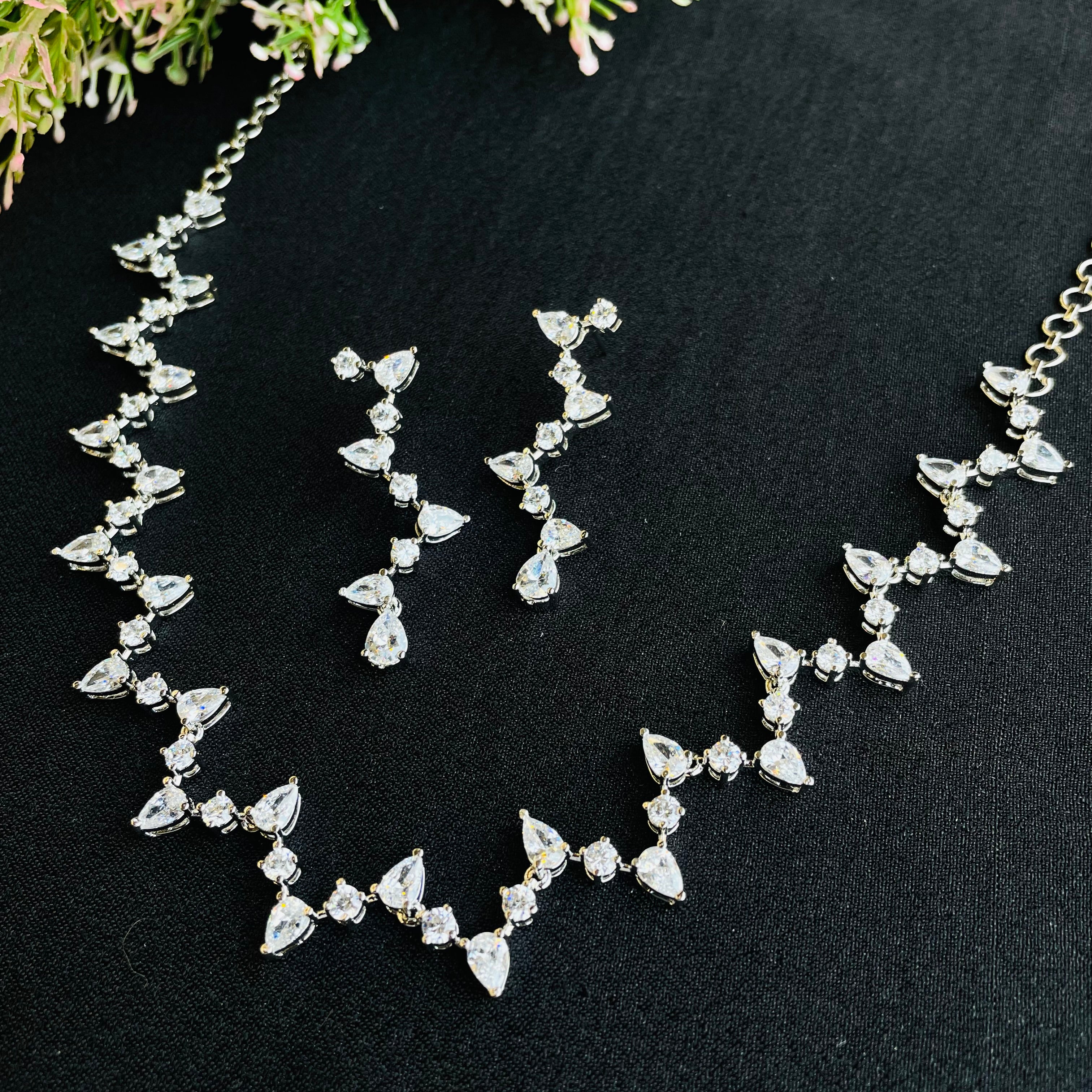 Ad Mariah Neckpiece