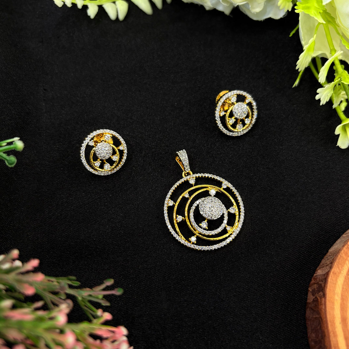 Chandrika Pendant Set