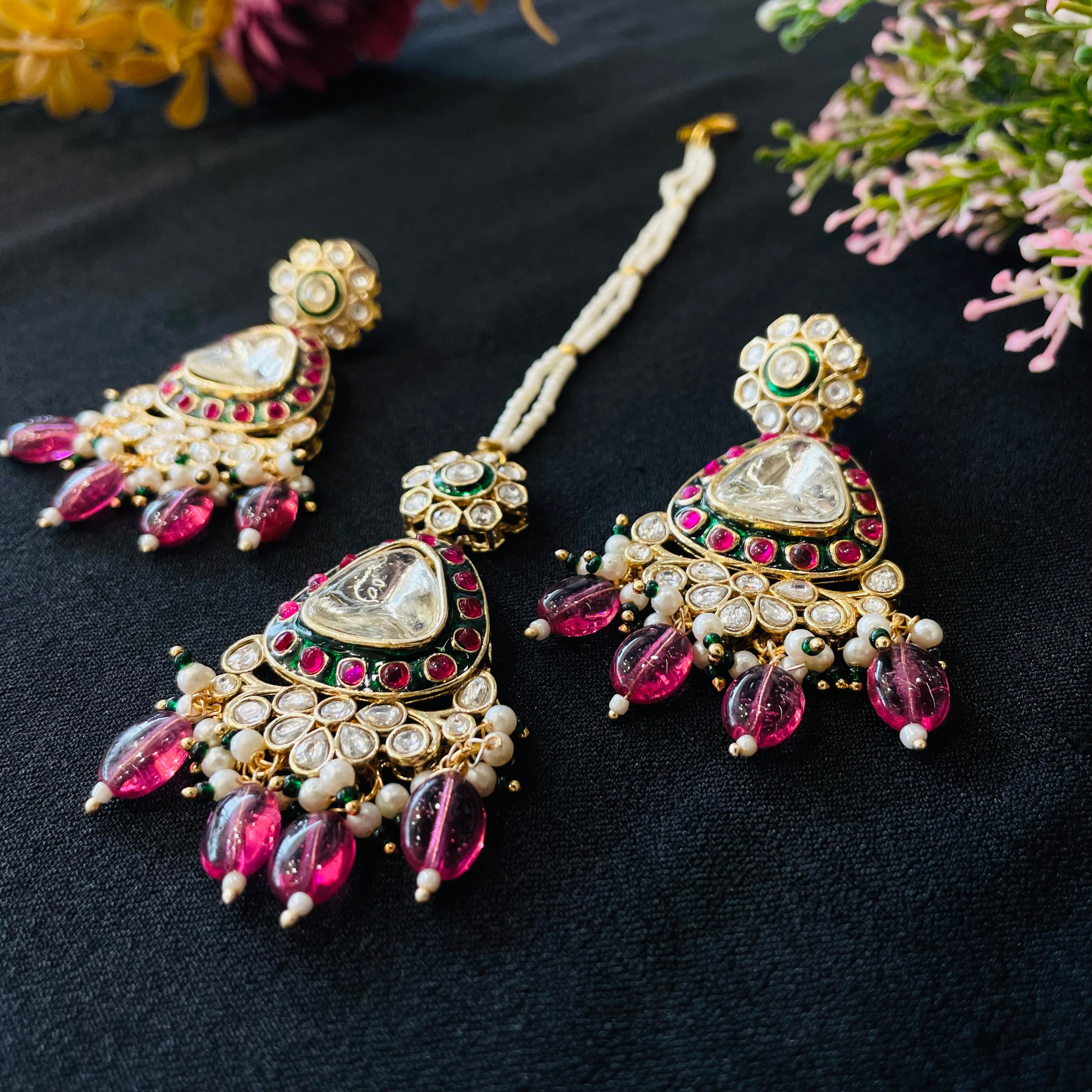 Nayaab Priya Tikka With Earrings