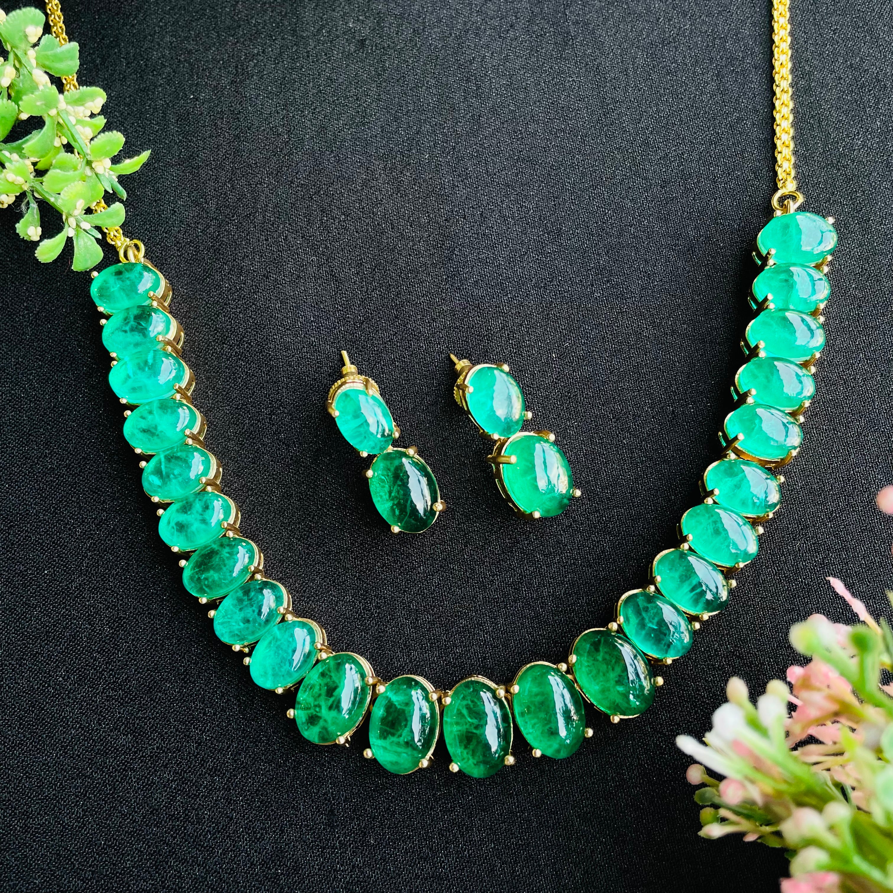 Nayaab Akita Neckpiece