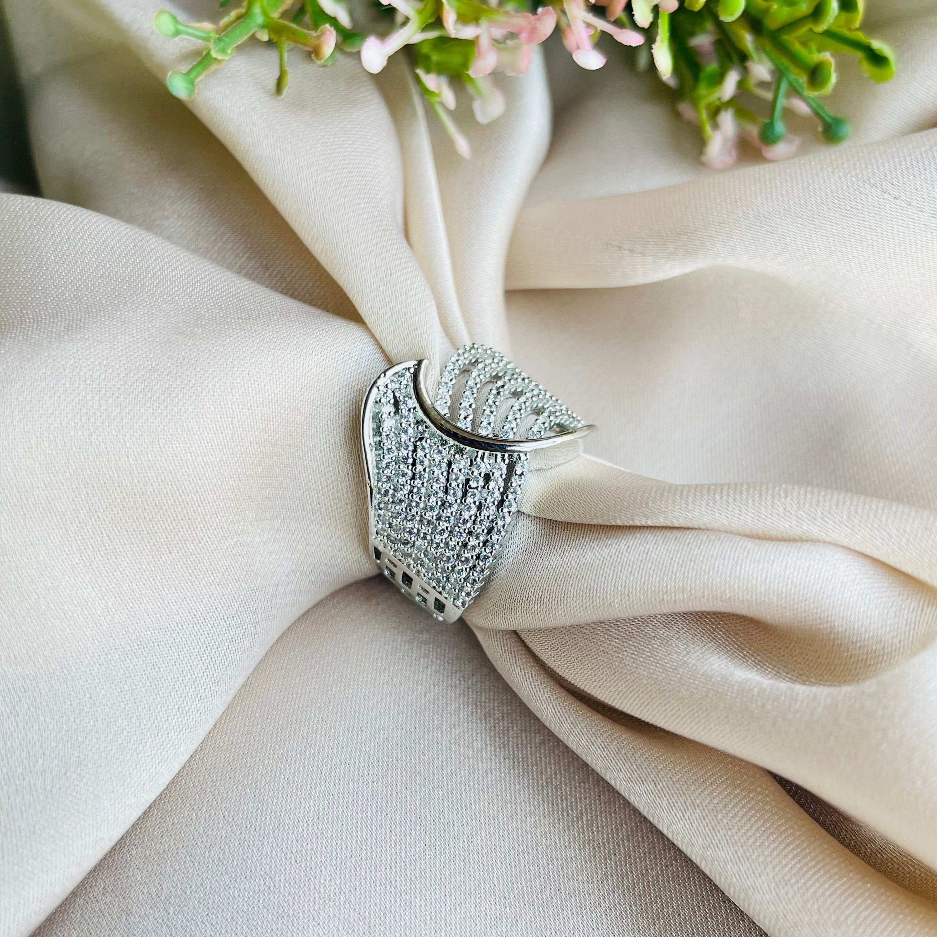 Ad Julia ring adjustable