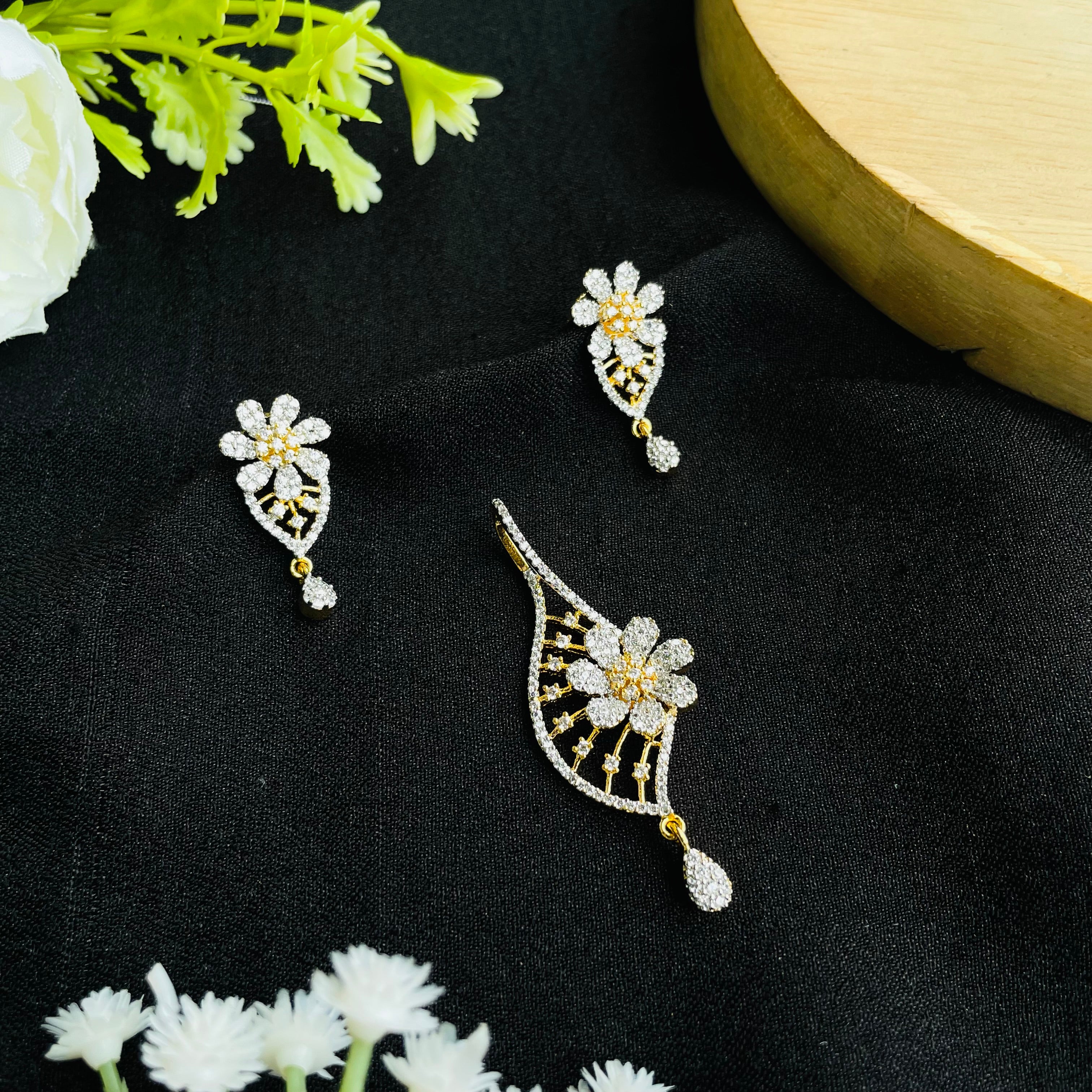 Elara Pendant Set