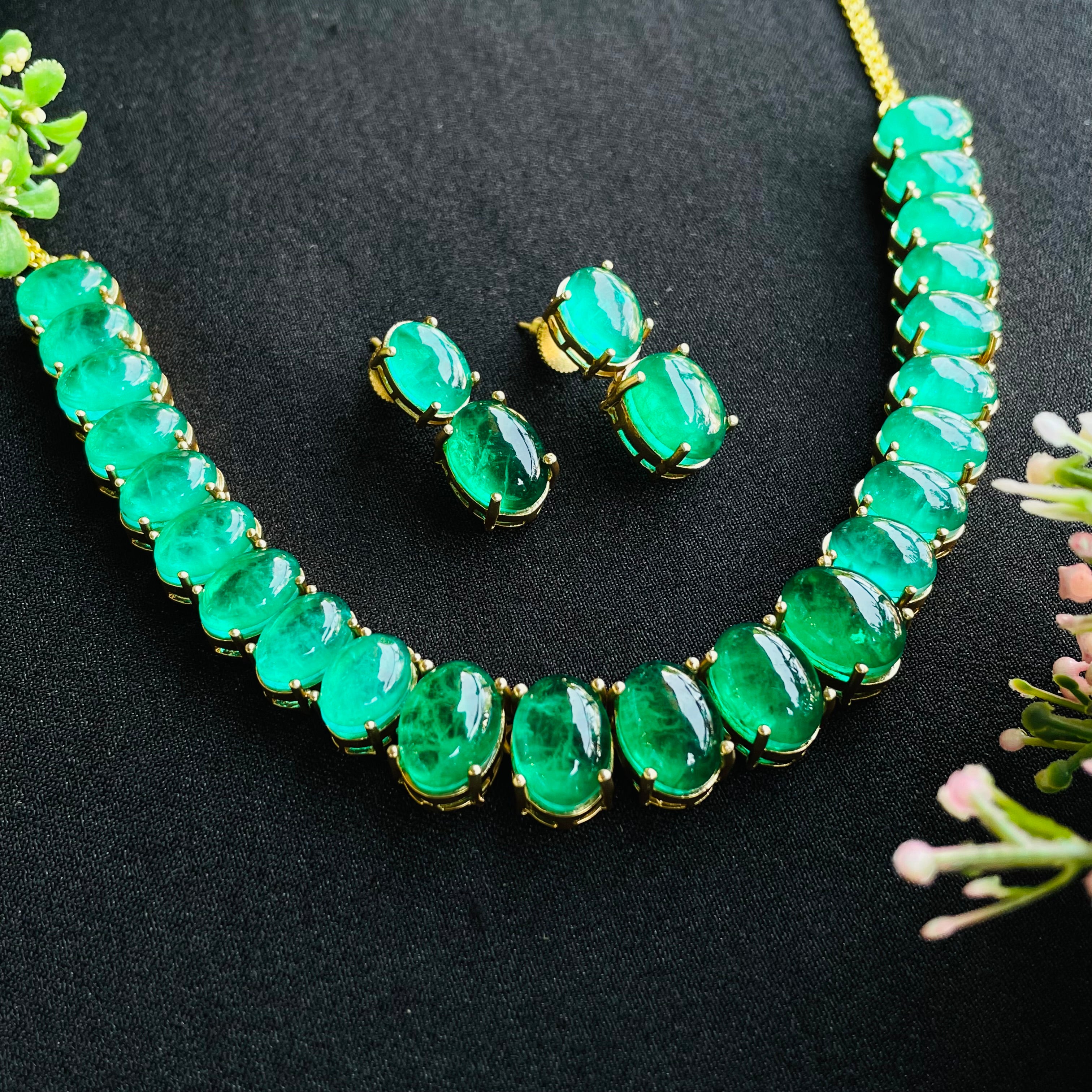 Nayaab Akita Neckpiece