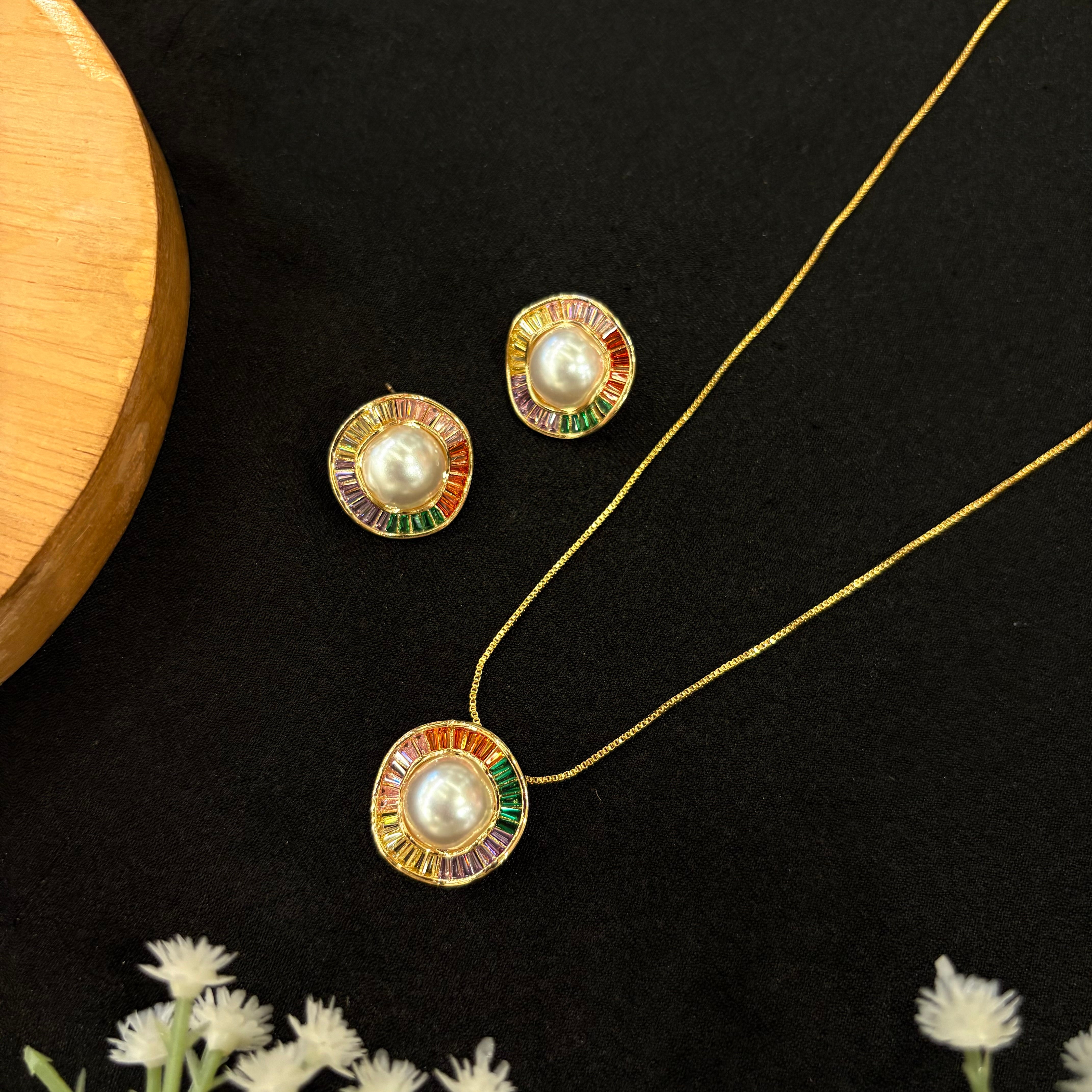 Aurelia Pearl Radiance Pendant Set