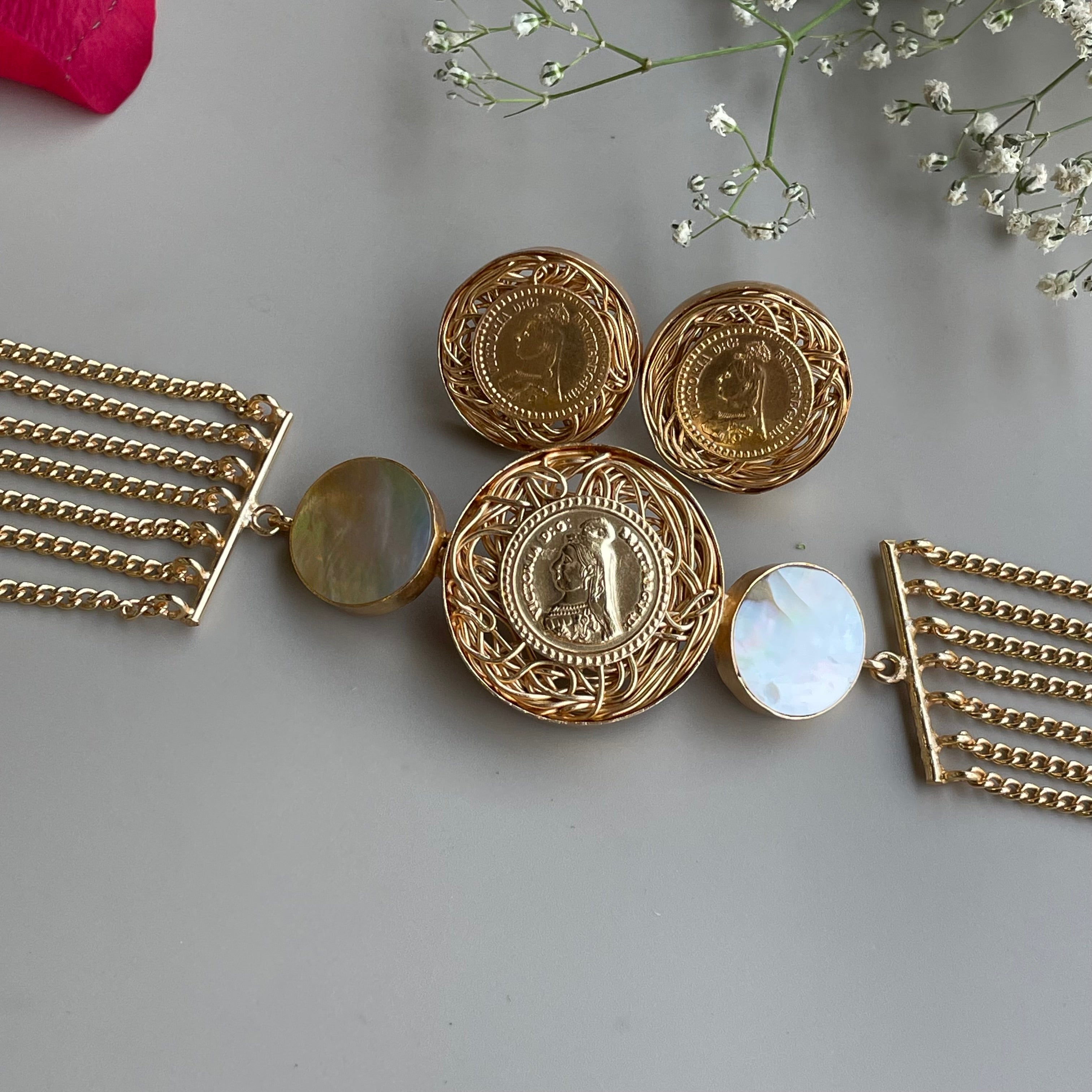 Layla Amaya gold choker