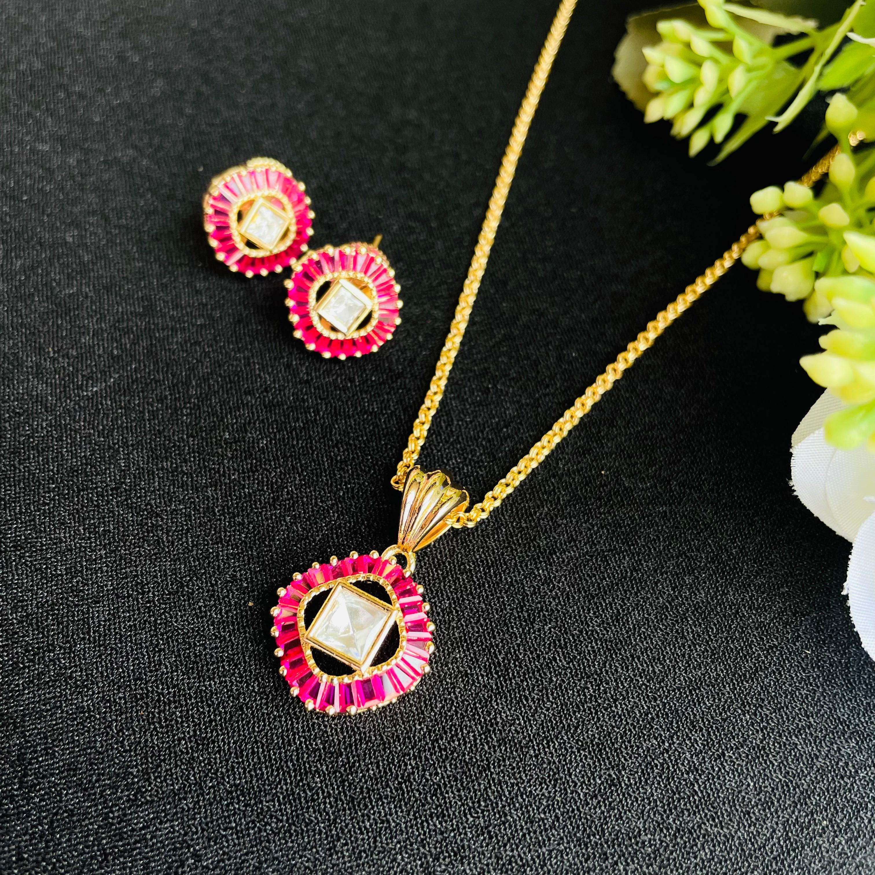 Nayaab Ani Polki Pendant set