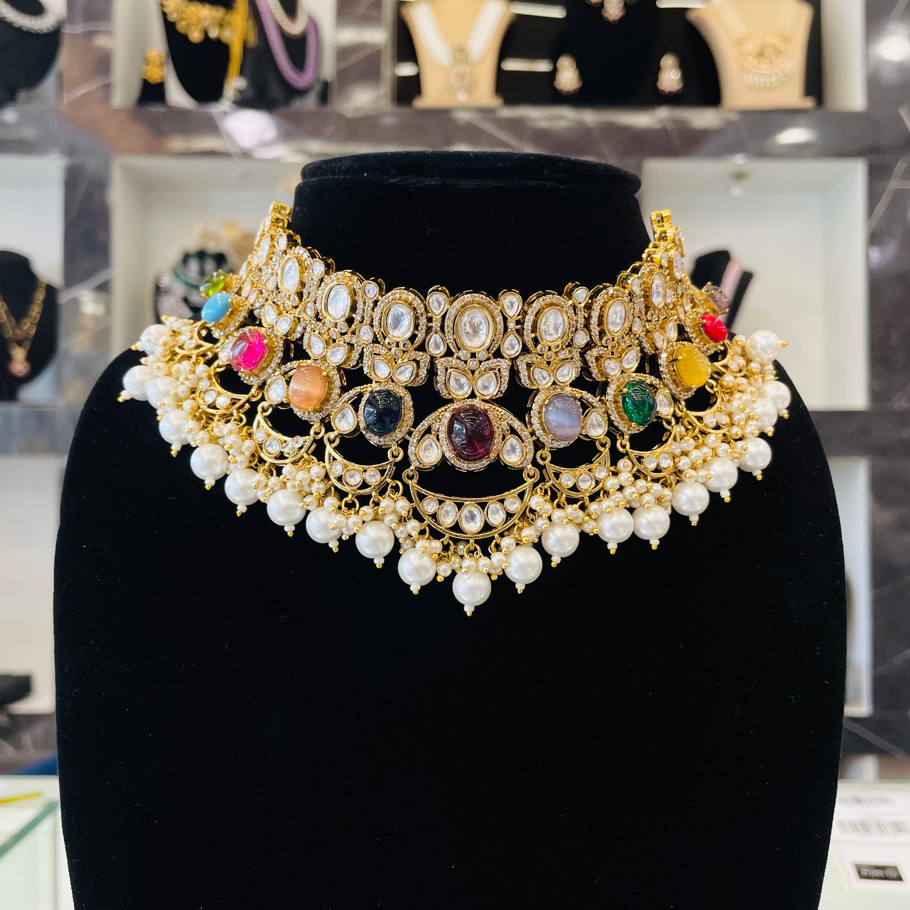 Nayaab Navratna Neckpiece