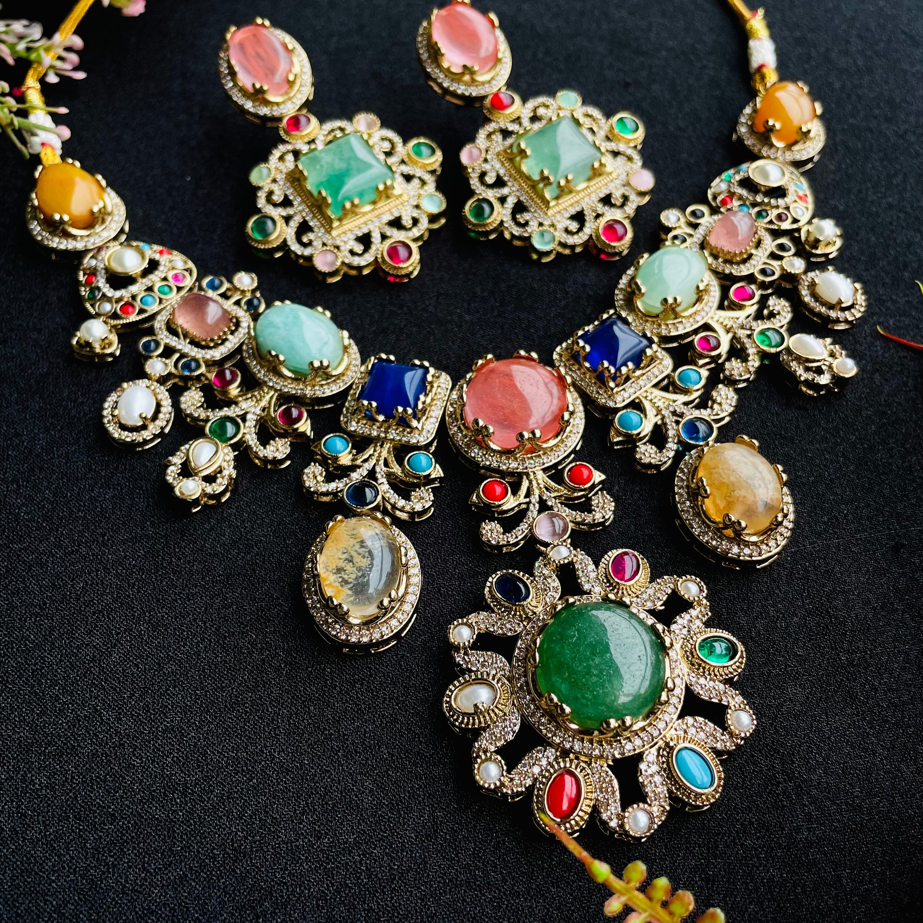 Nayaab Mayera Neckpiece