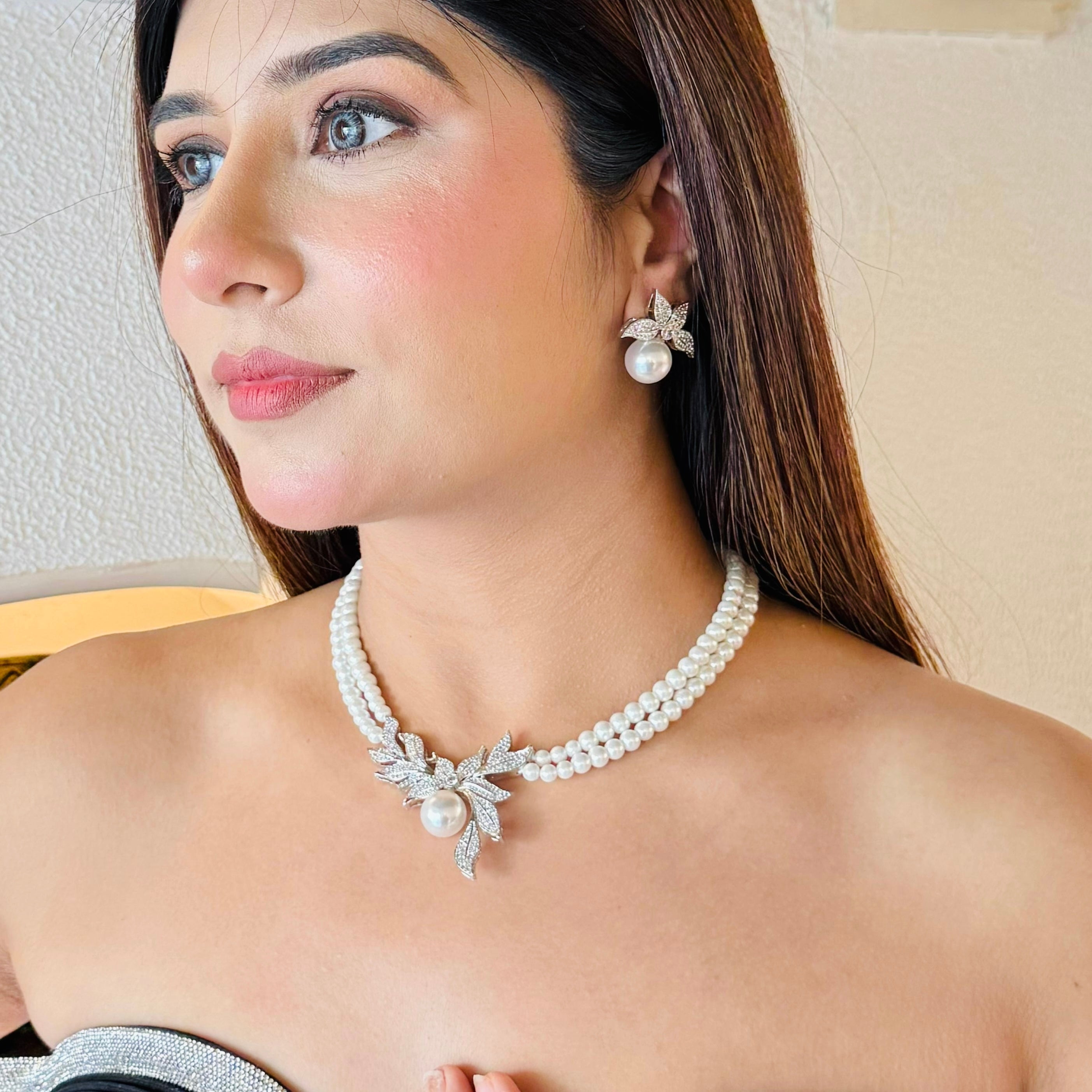 Ad Nora Pearl Neckpiece