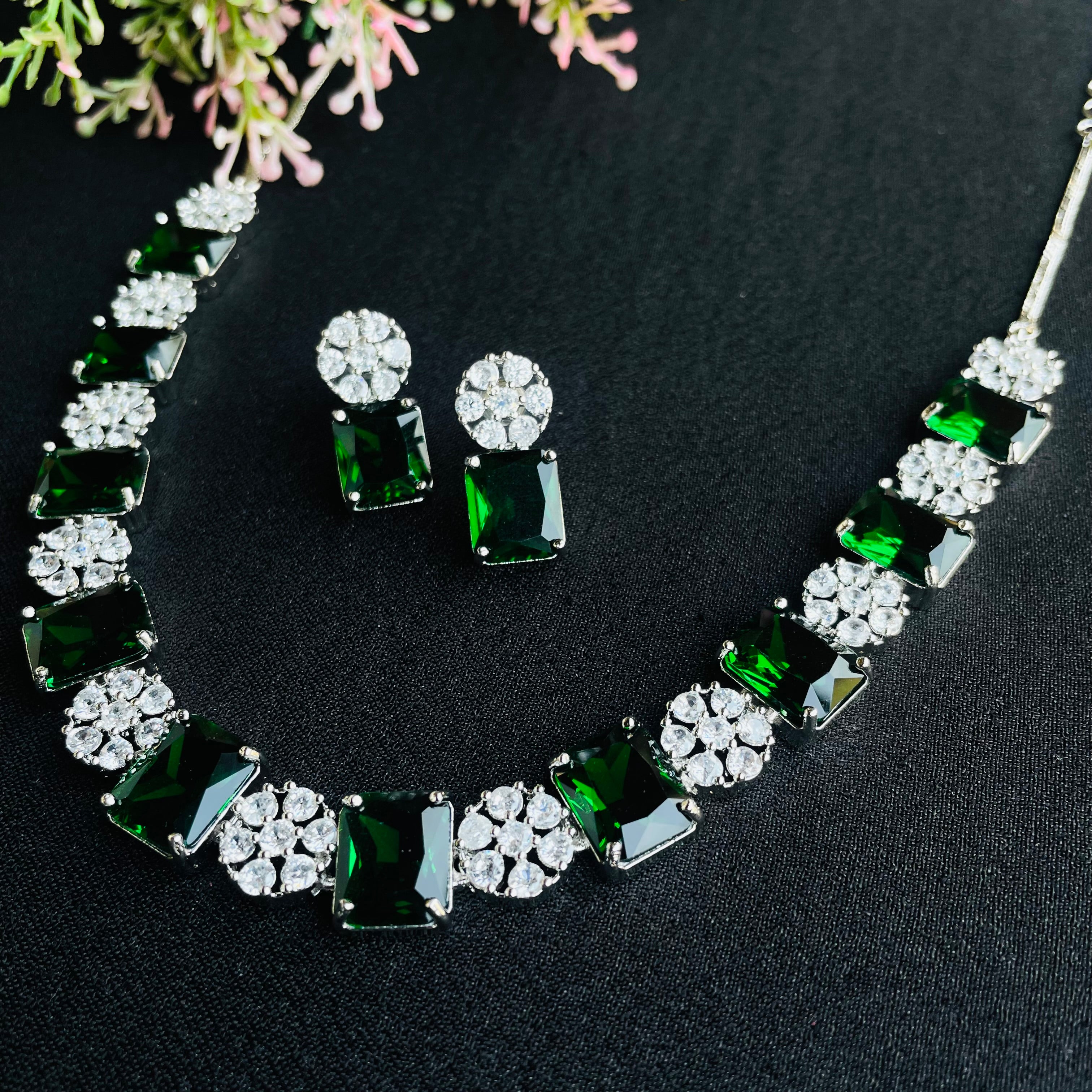 Ad Morgan Neckpiece