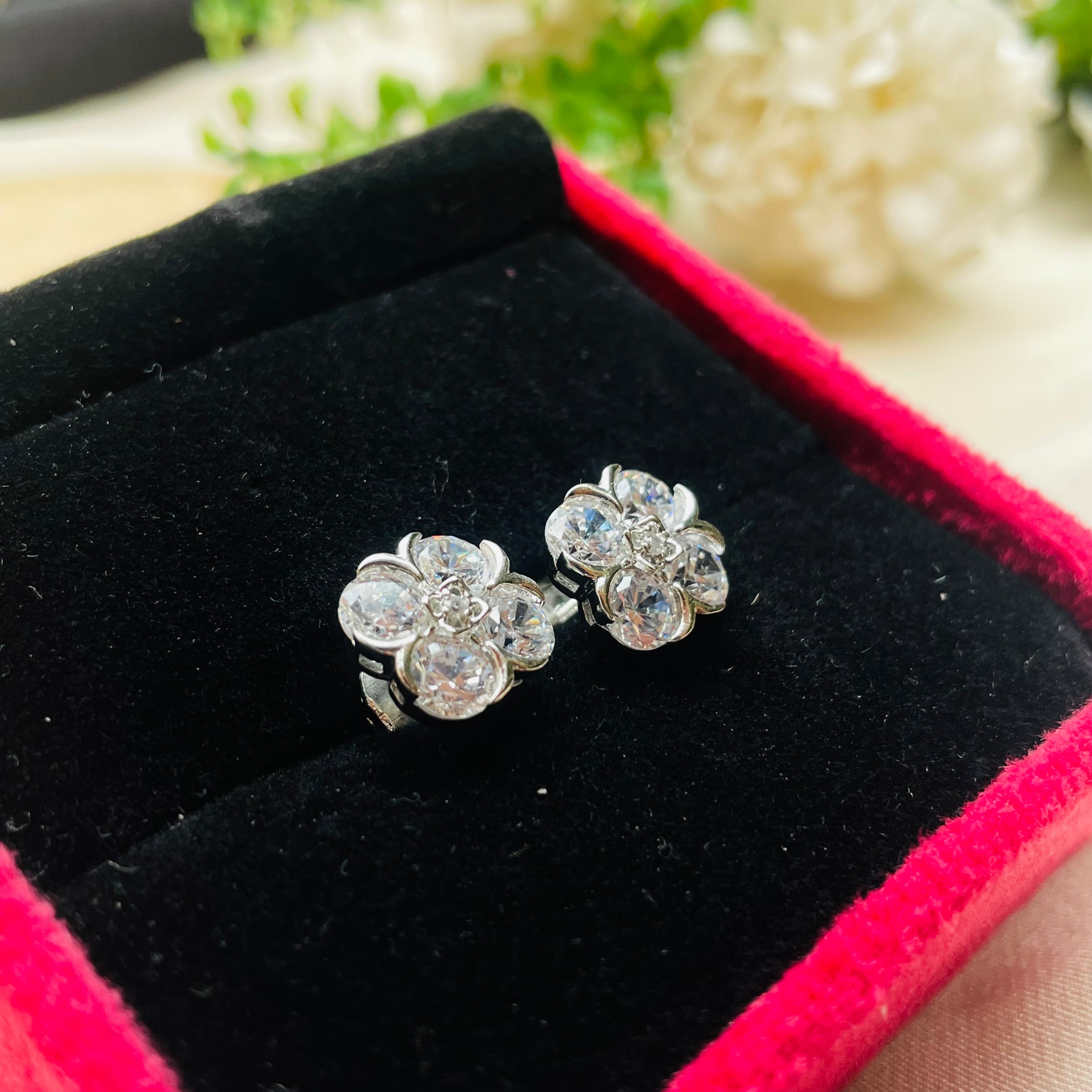 Ad Julia studs