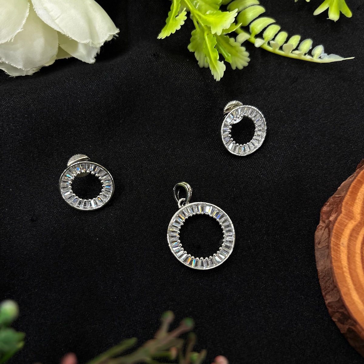 Ciela Pendant Set