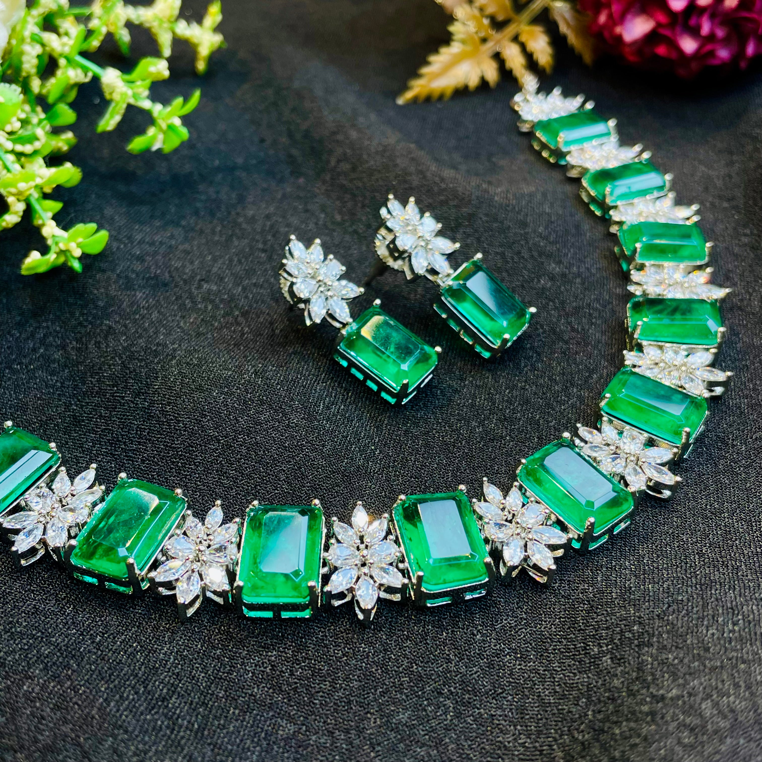 Ad Annie Emerald Neckpiece