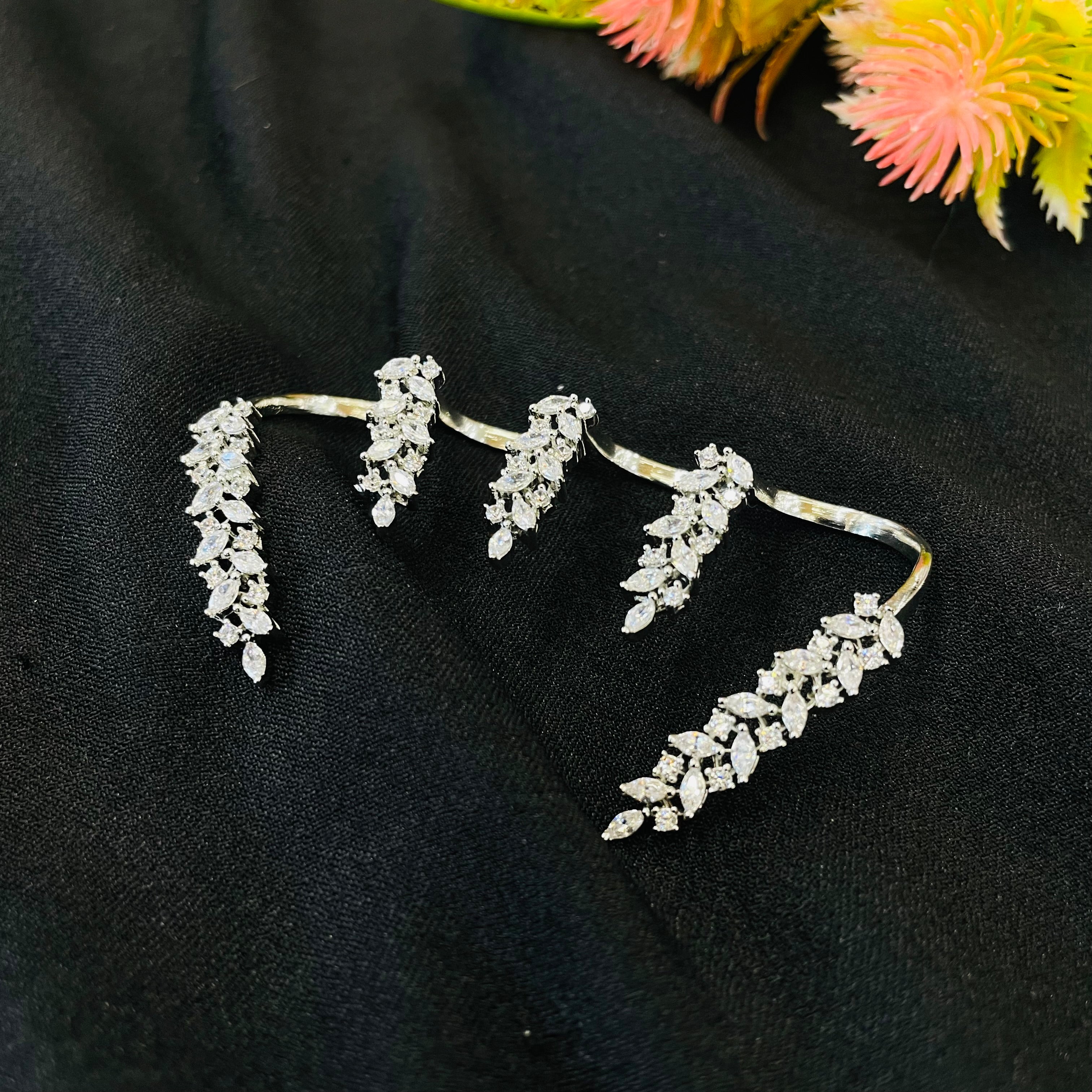 Ad Ophelia Handcuff
