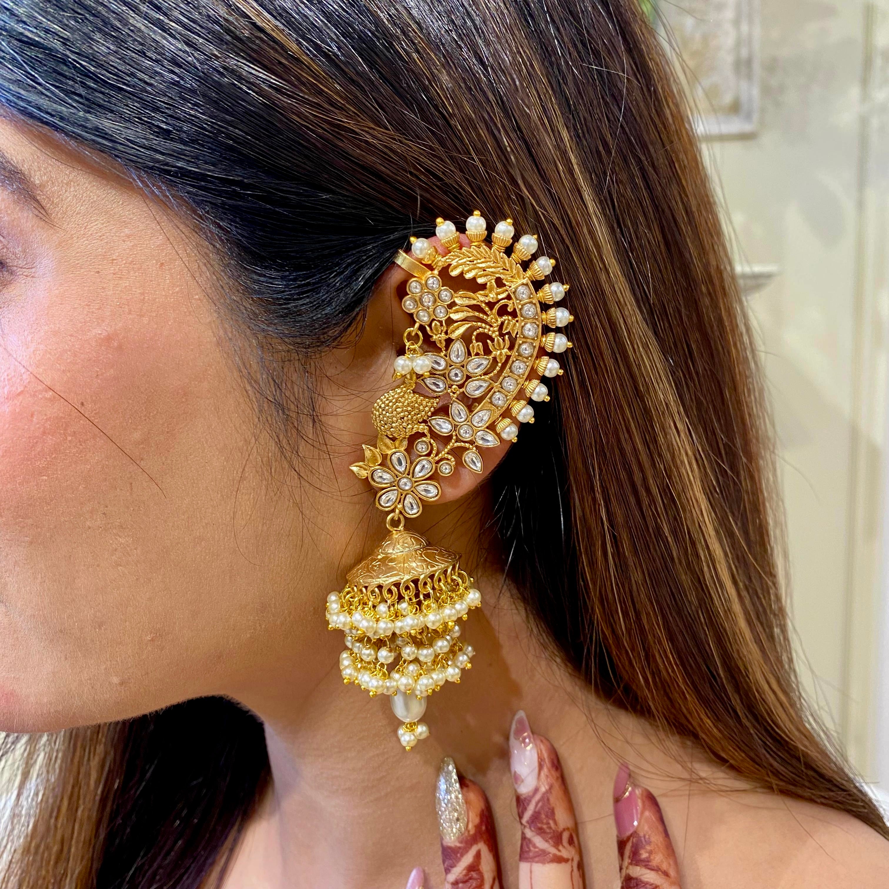 Nayaab Bhavya Earcuff
