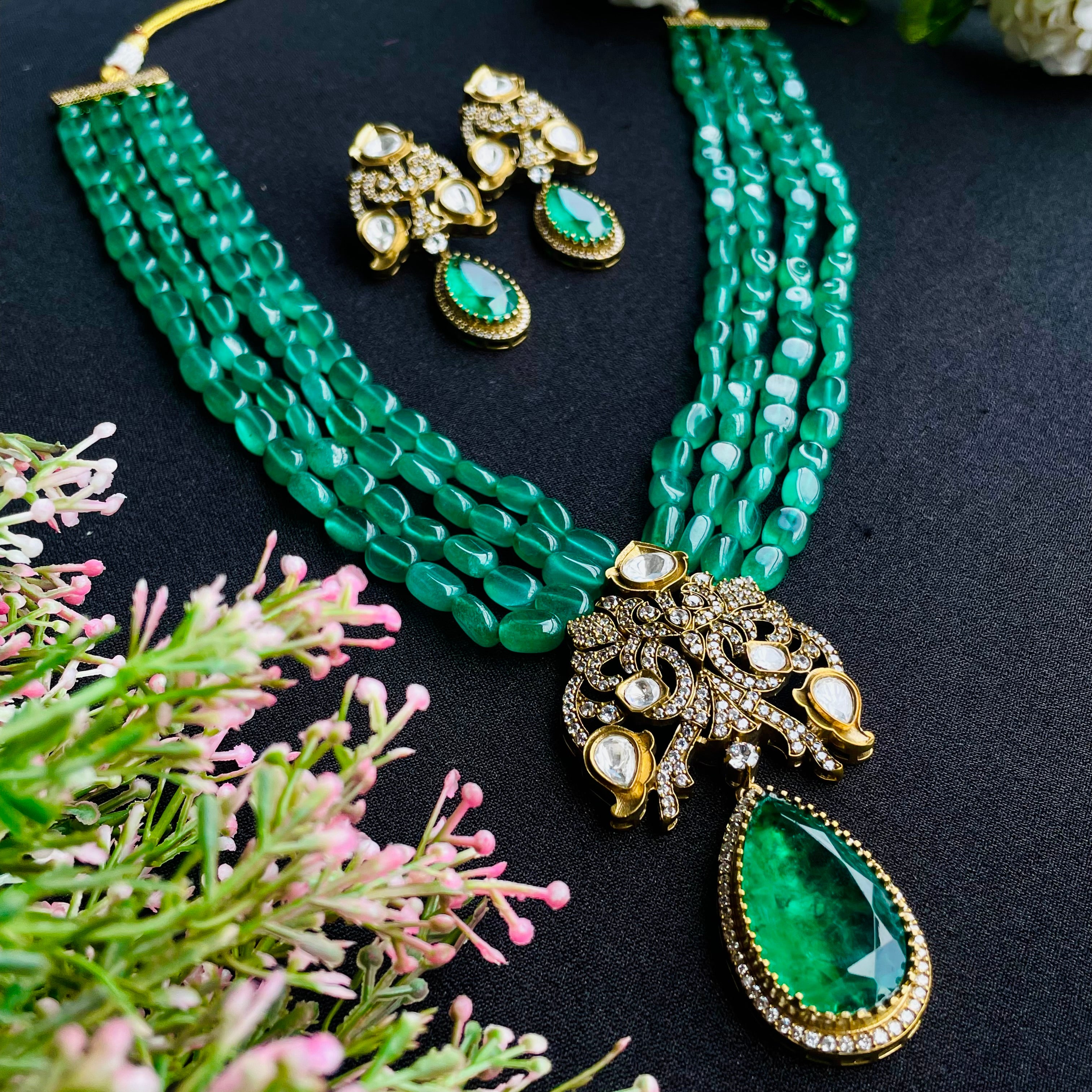 Nayaab Agrima Neckpiece