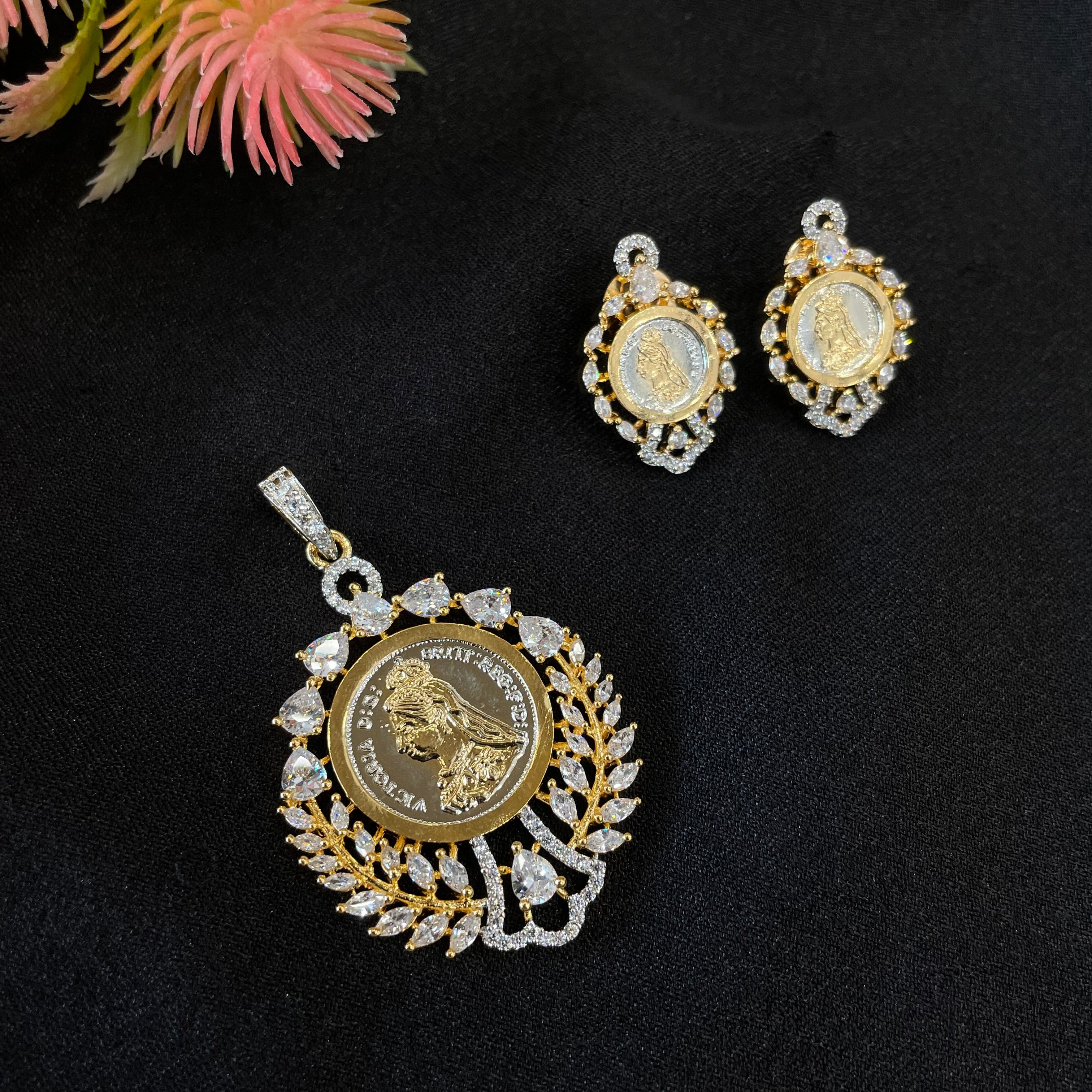 AD Elina coin Pendant Set