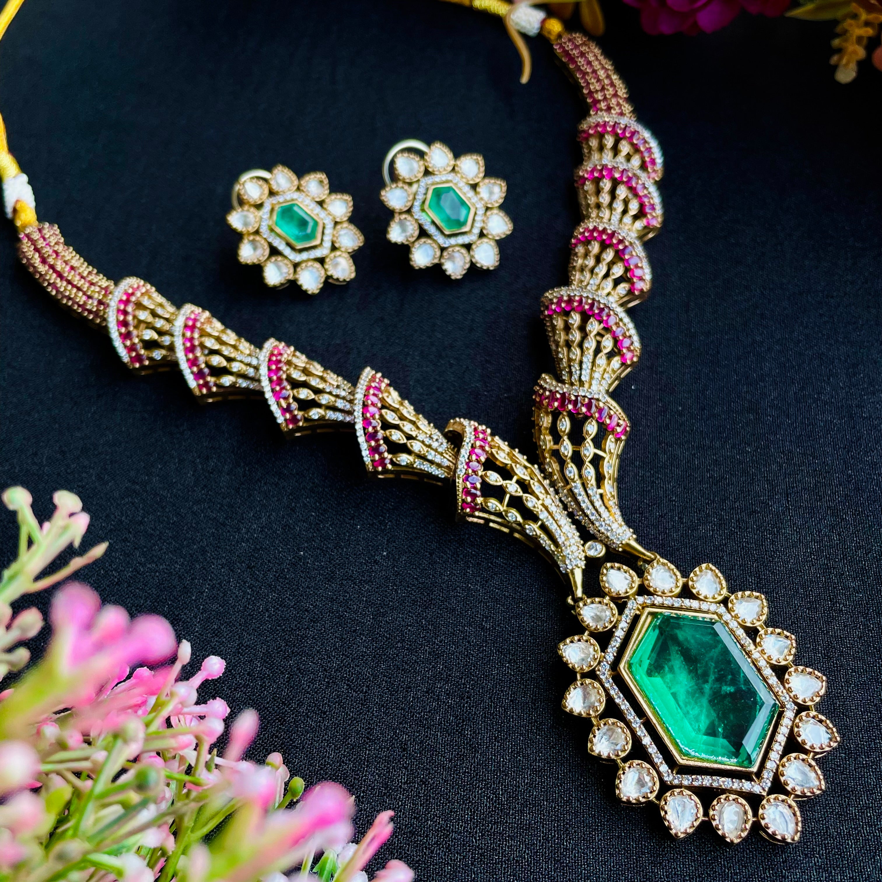 Nayaab Aparna Neckpiece