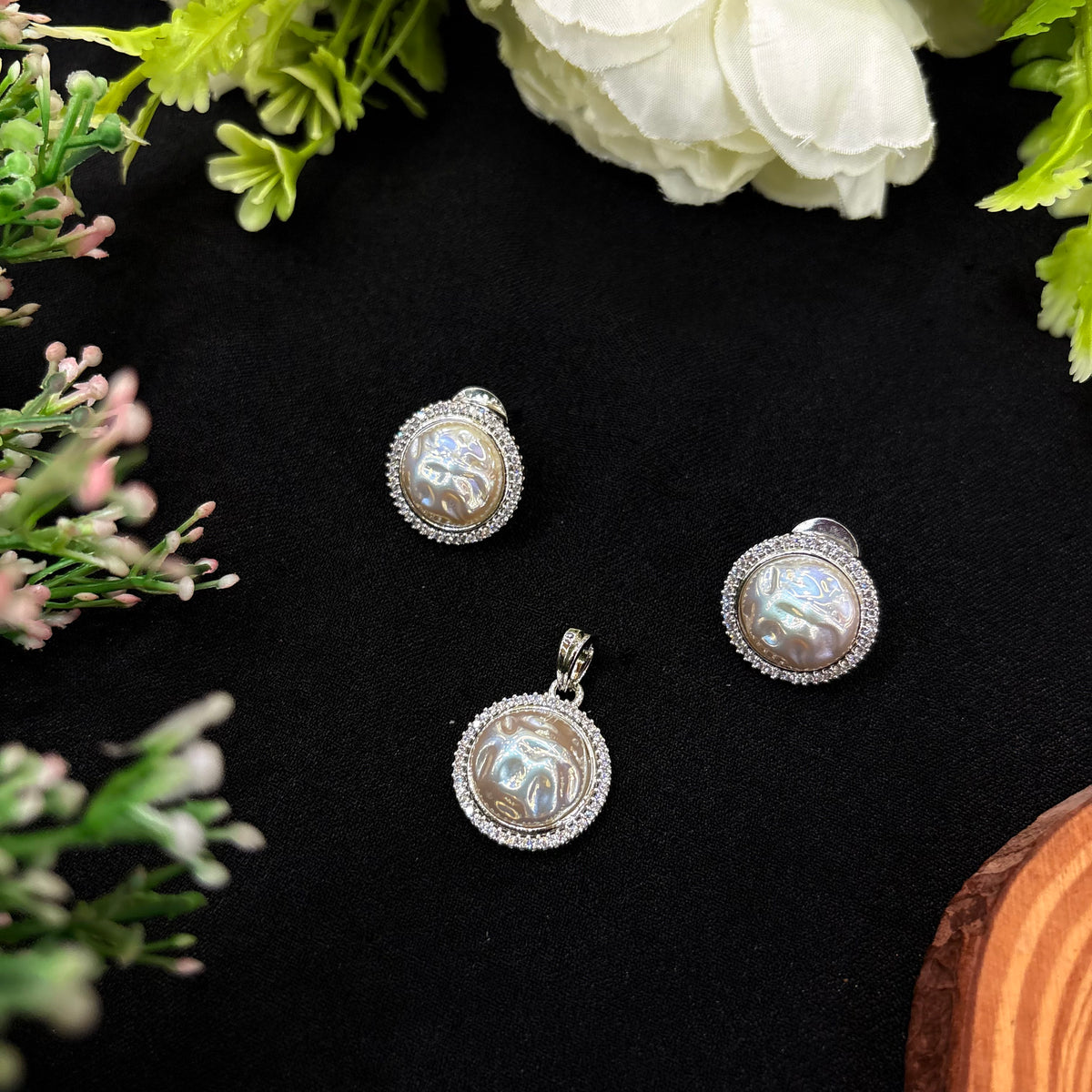 Elara Pearl Glow Pendant Set