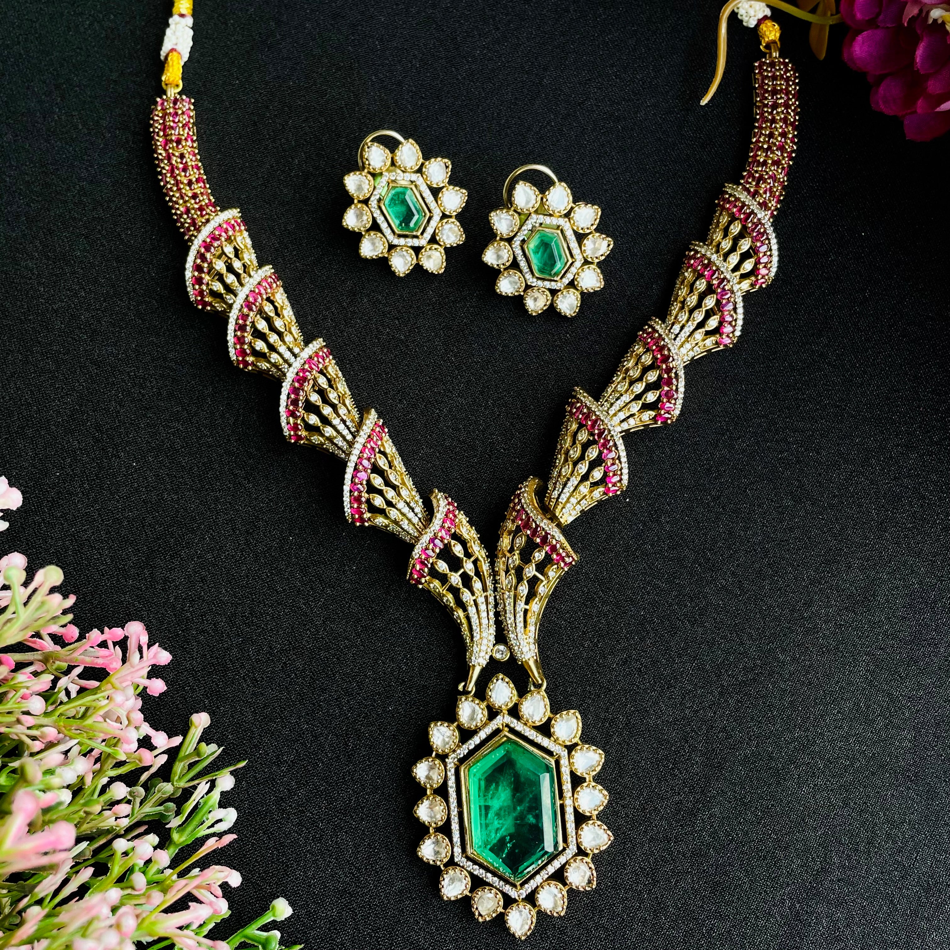 Nayaab Aparna Neckpiece