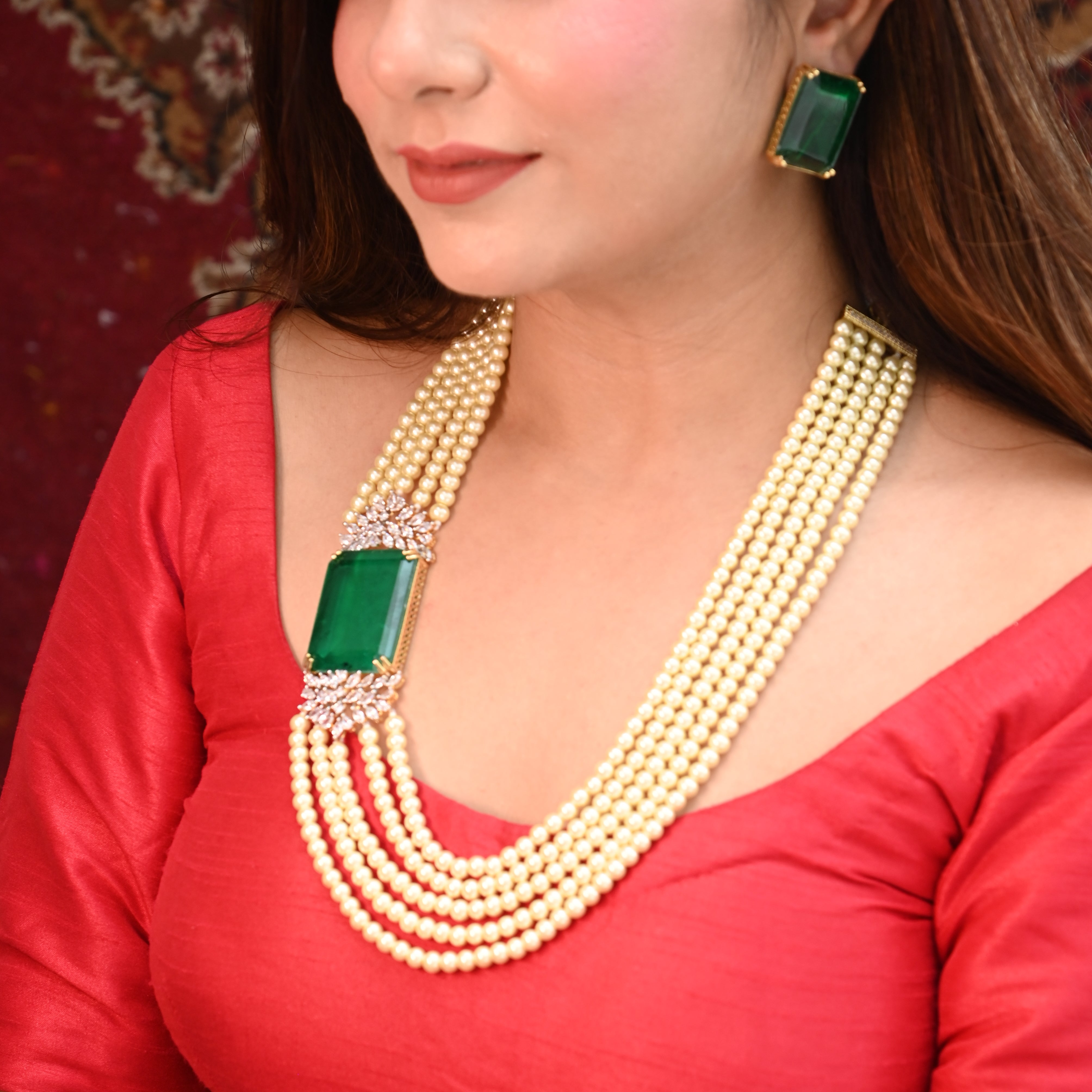 Nayaab Romy Pearl Neckpiece