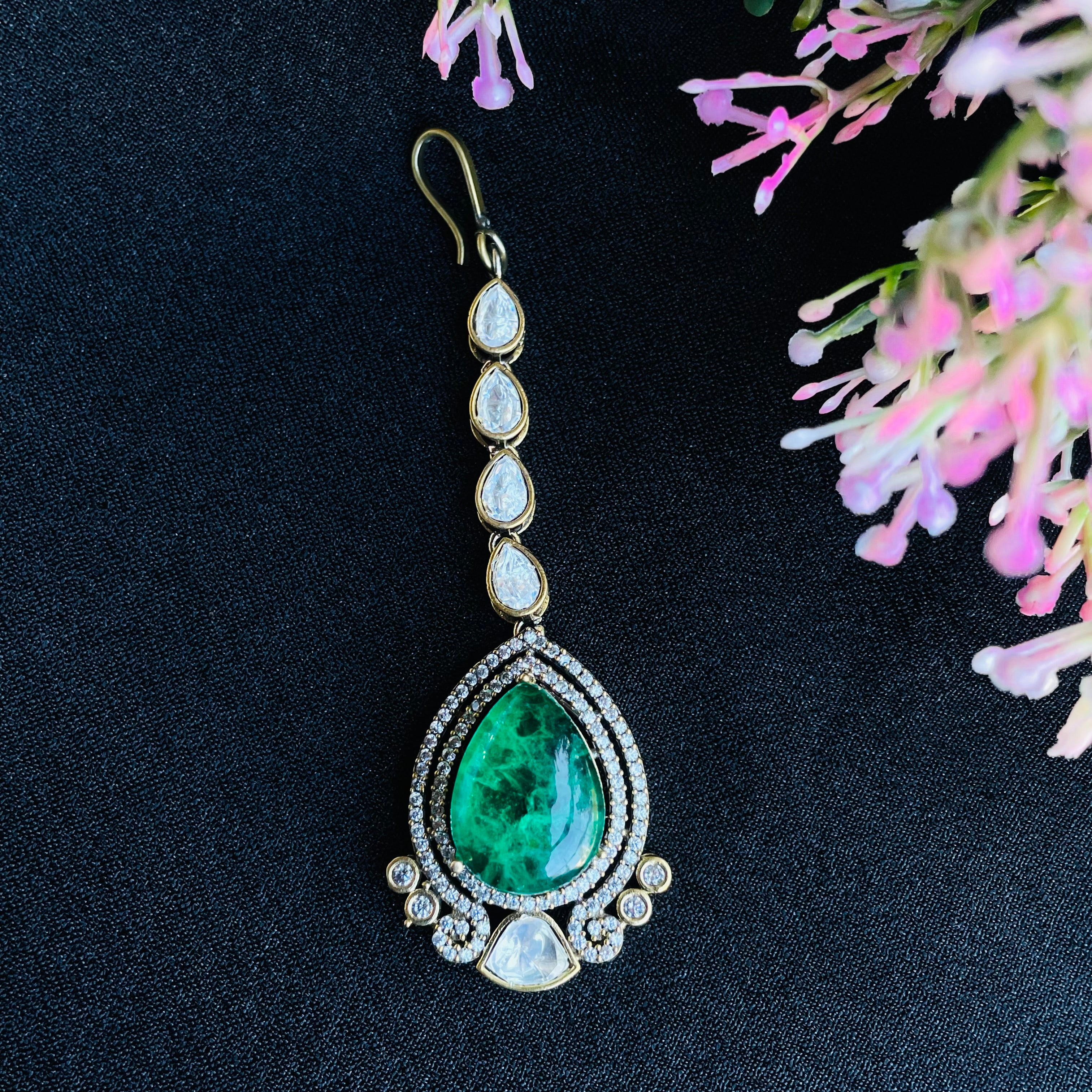 Nayaab Zaveri Polki Tikka