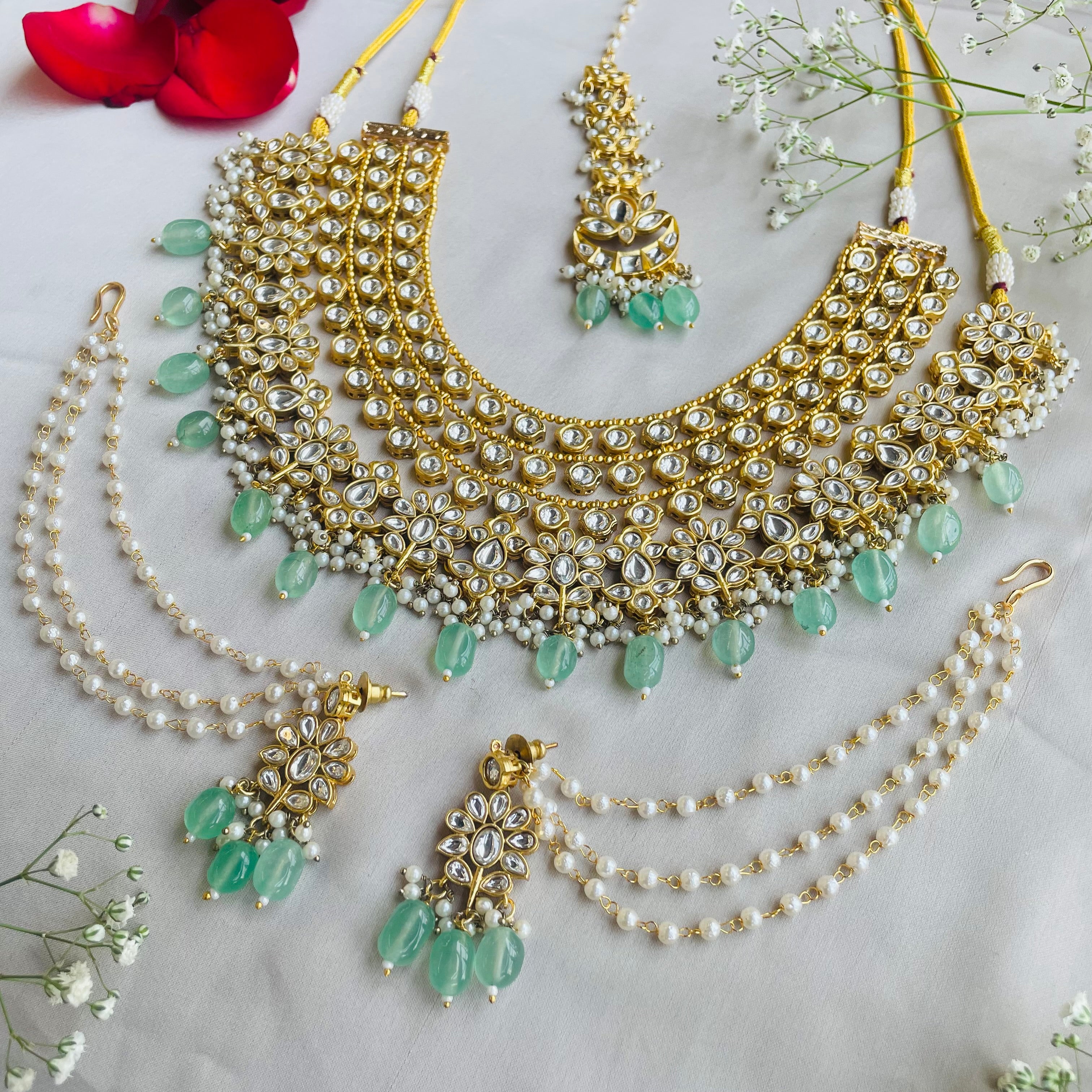 Nayaab Sara Kundan Neckpiece