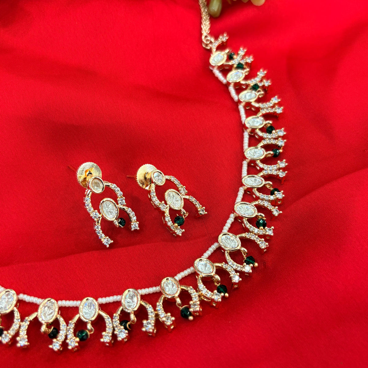 Nira Neckpiece