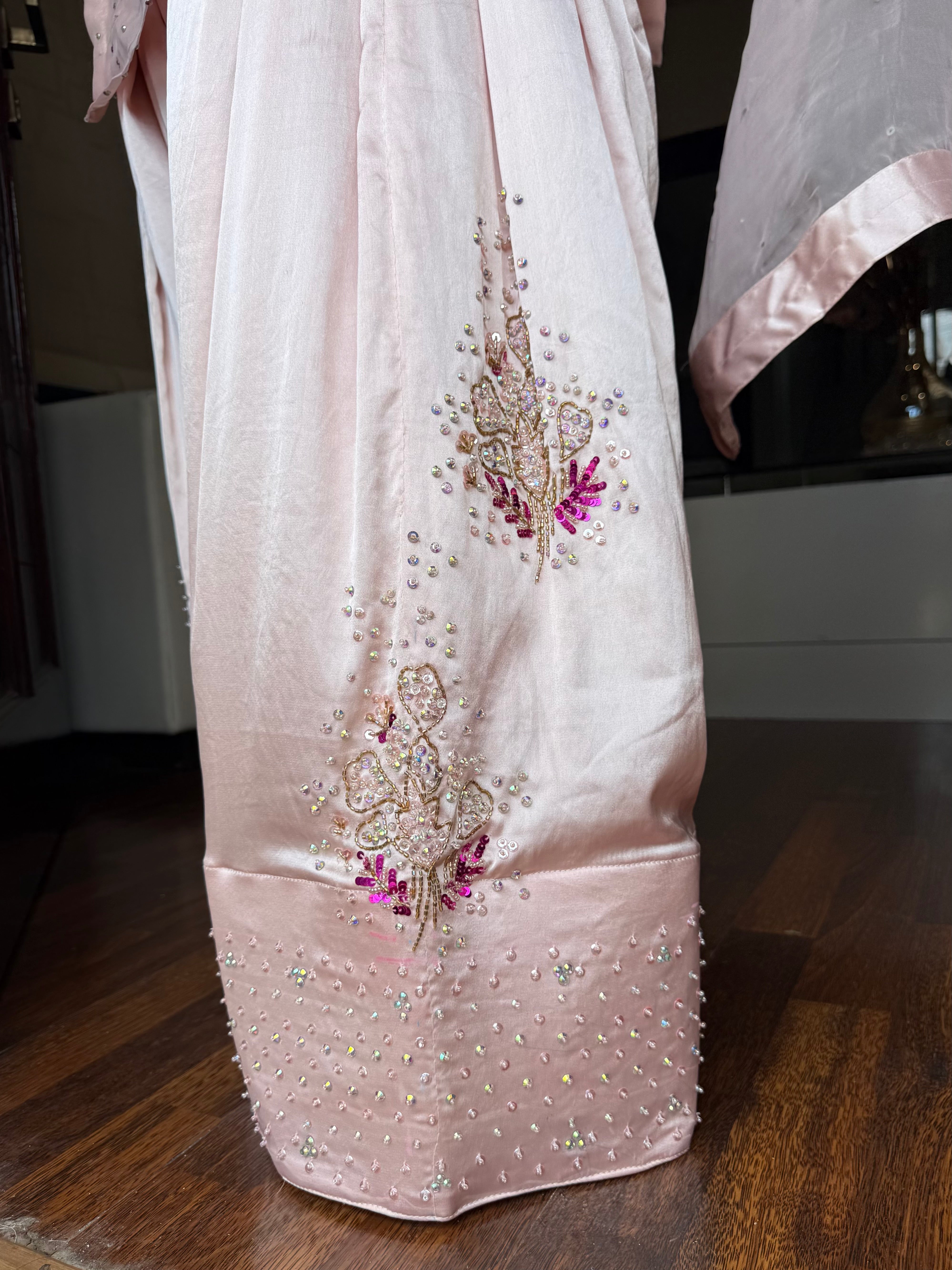 VS Gulabi Noor Suit Set