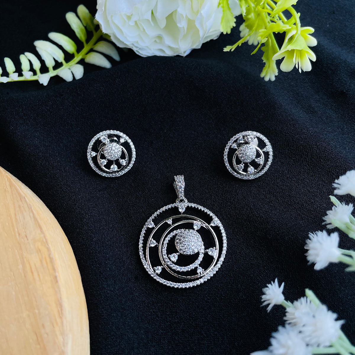Chandrika Pendant Set