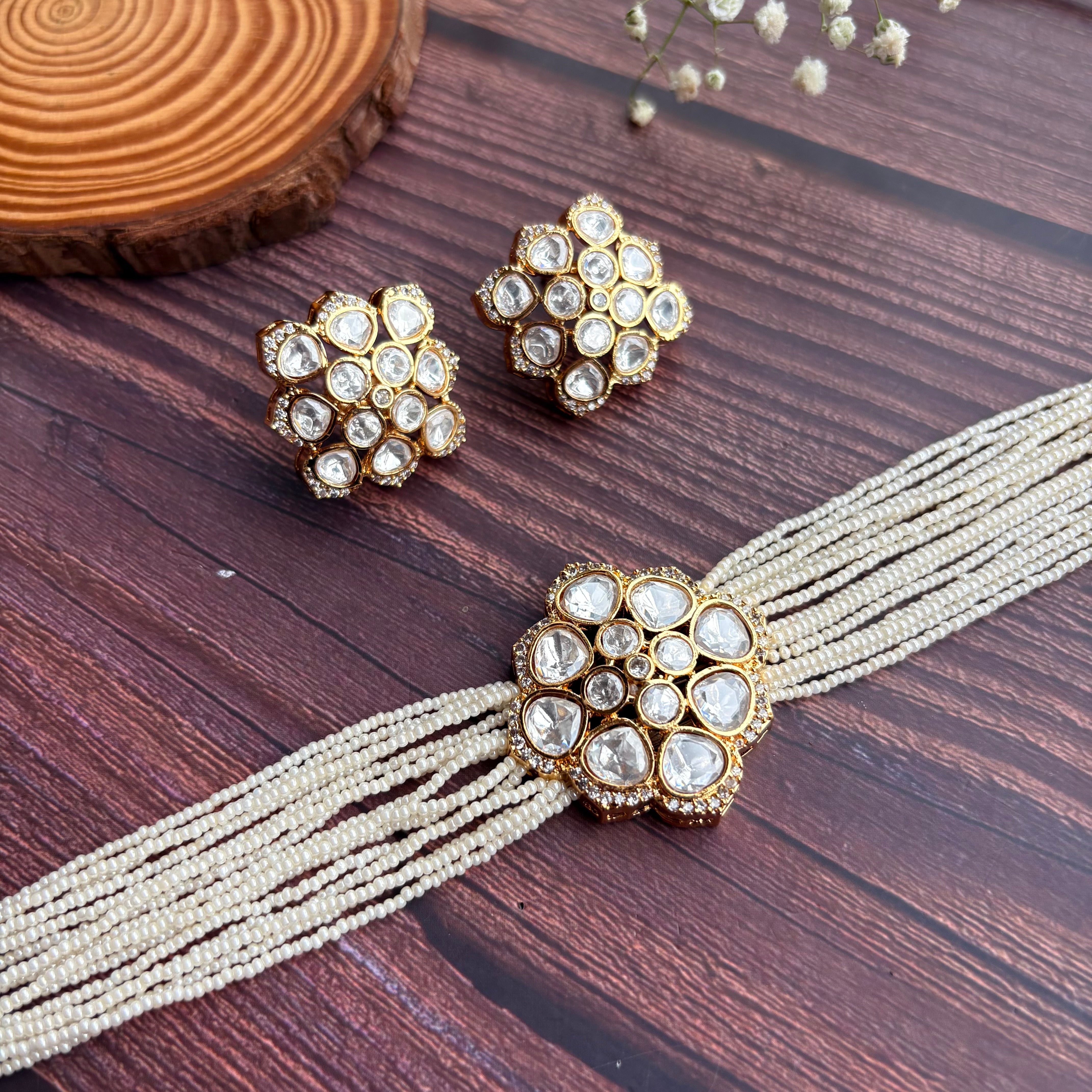 Nayaab Sara choker