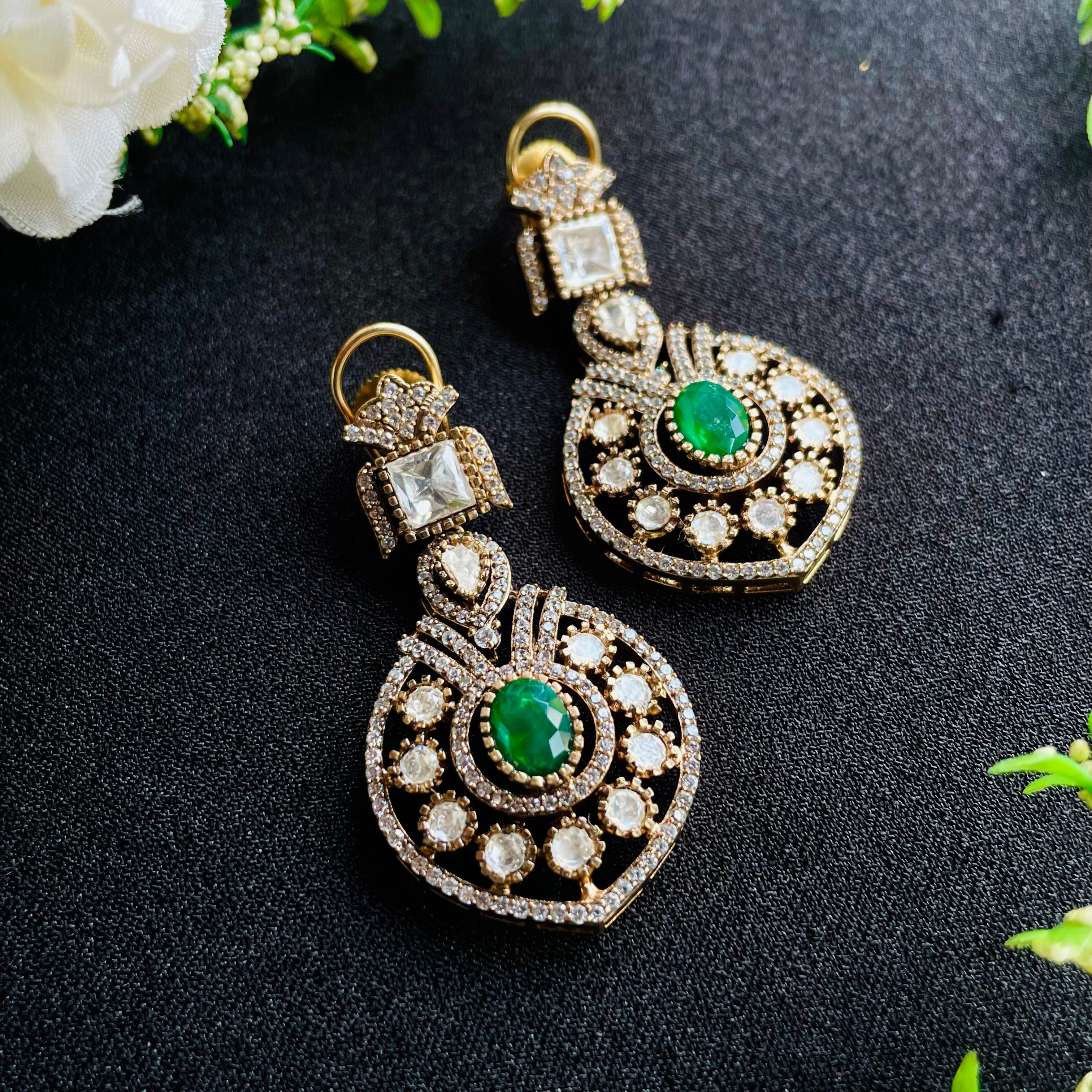 Nayaab Ramya Neckpiece