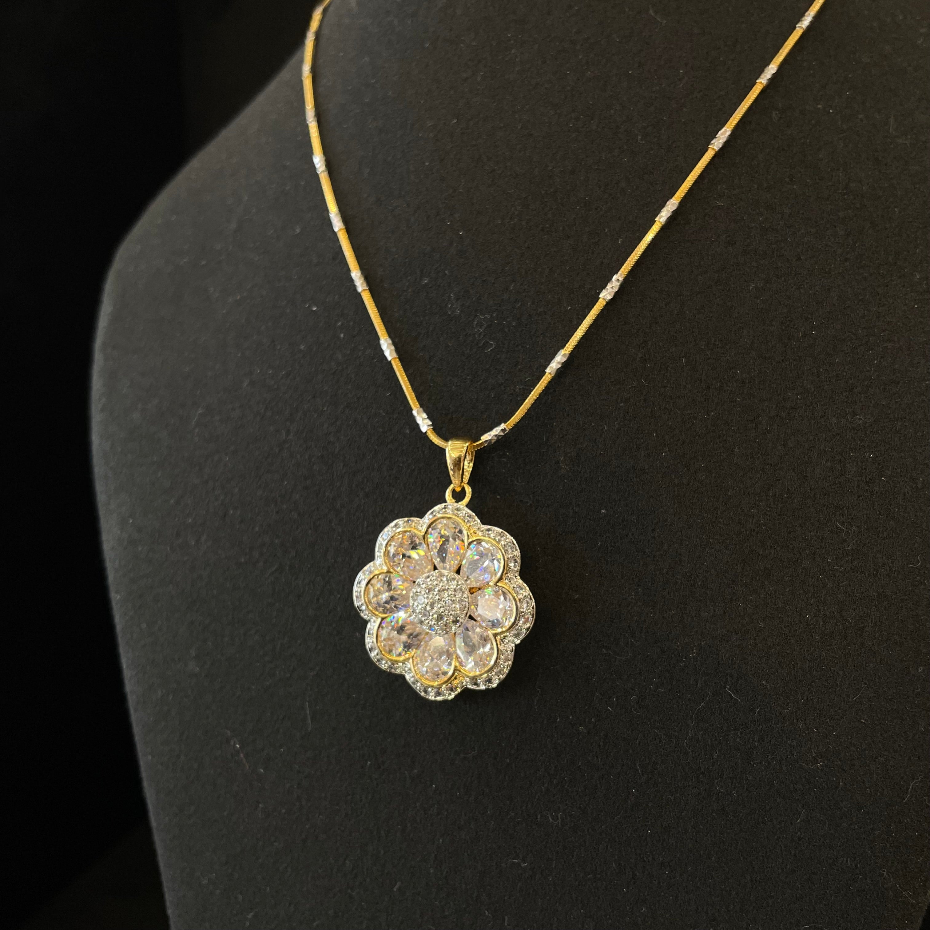 AD Reyna Pendant Set