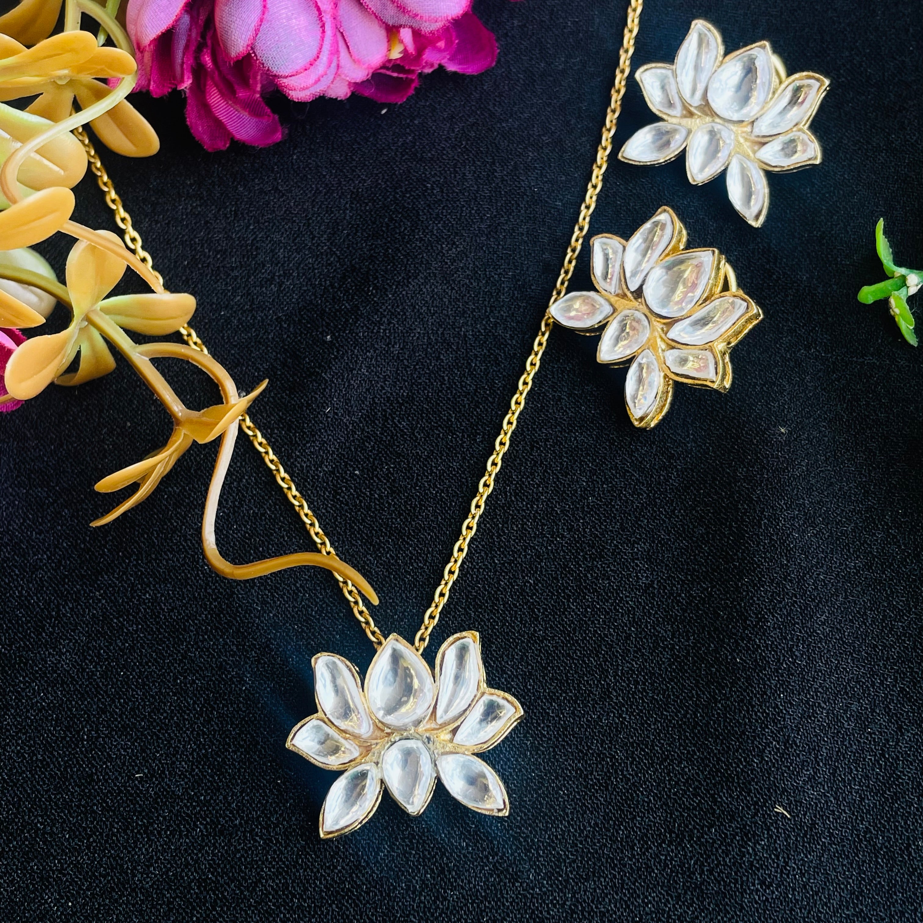 Nayaab Ruth pendant