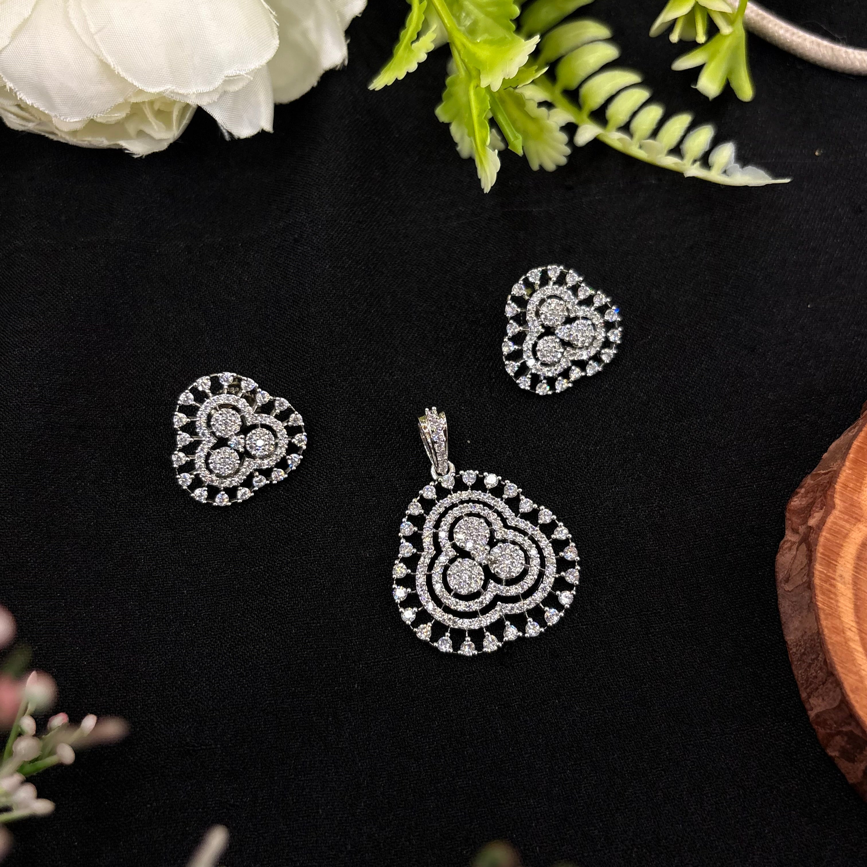 Aurelia Clover Pendant Set