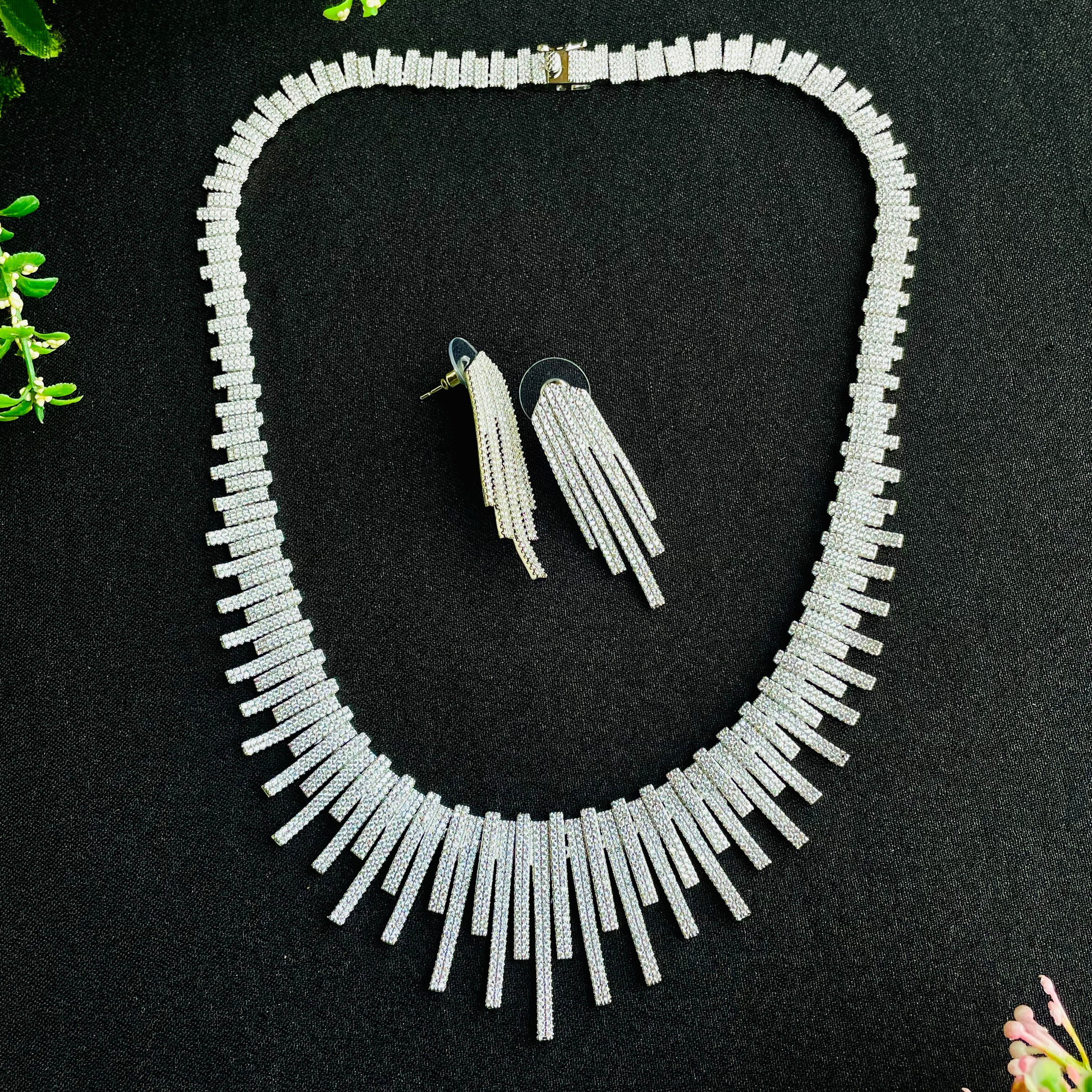 Ad avery neckpiece