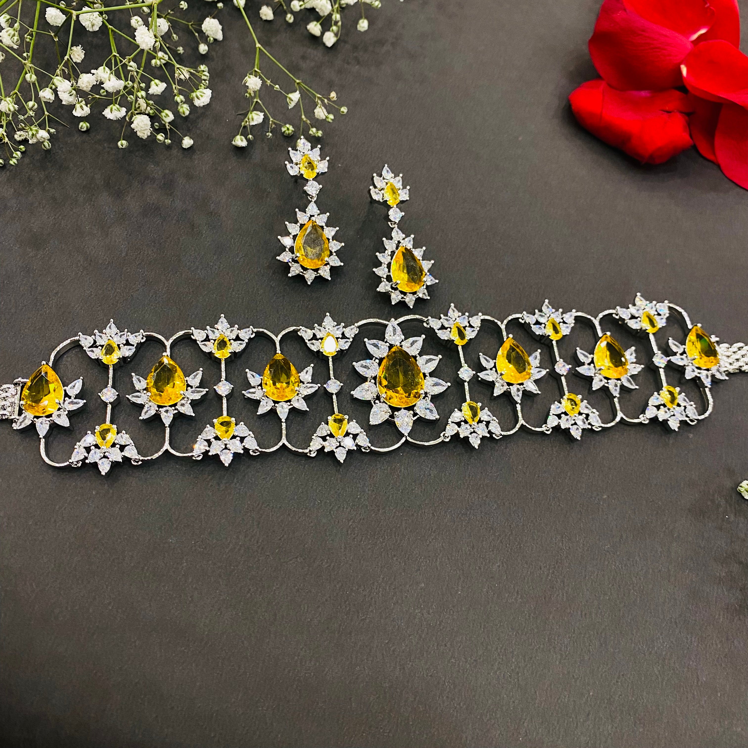 Ad Mira choker