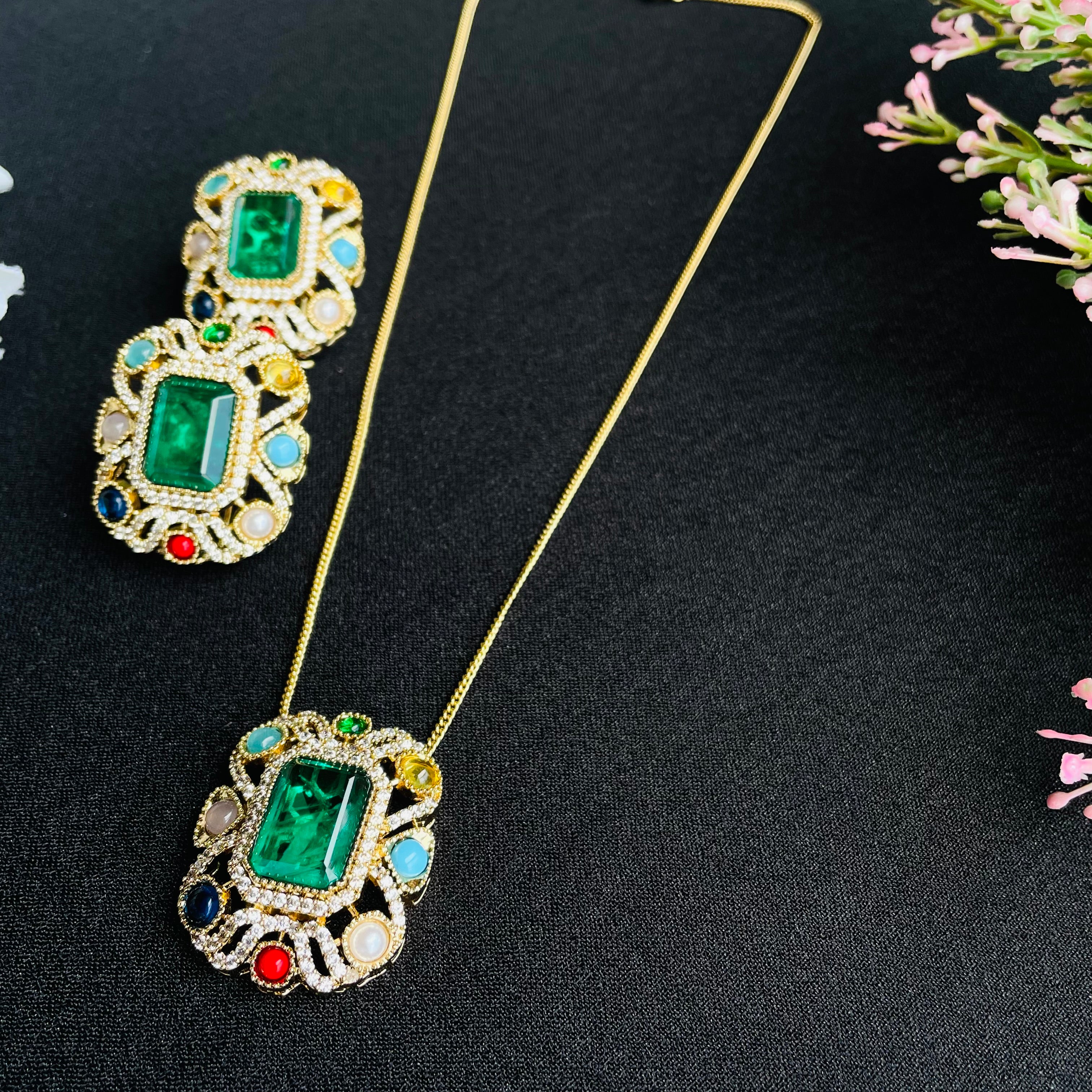 Nayaab millie Pendant set with free ring