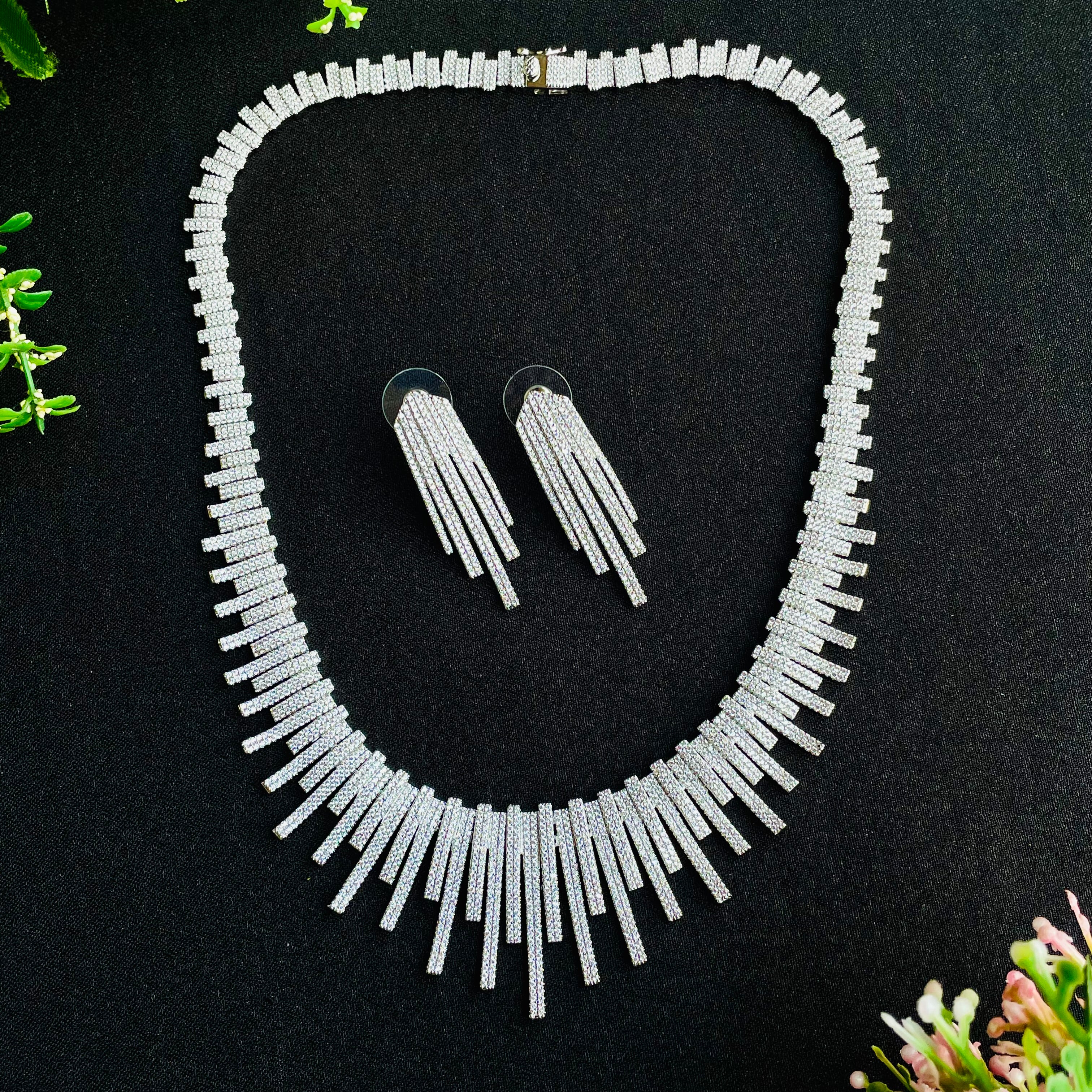 Ad avery neckpiece