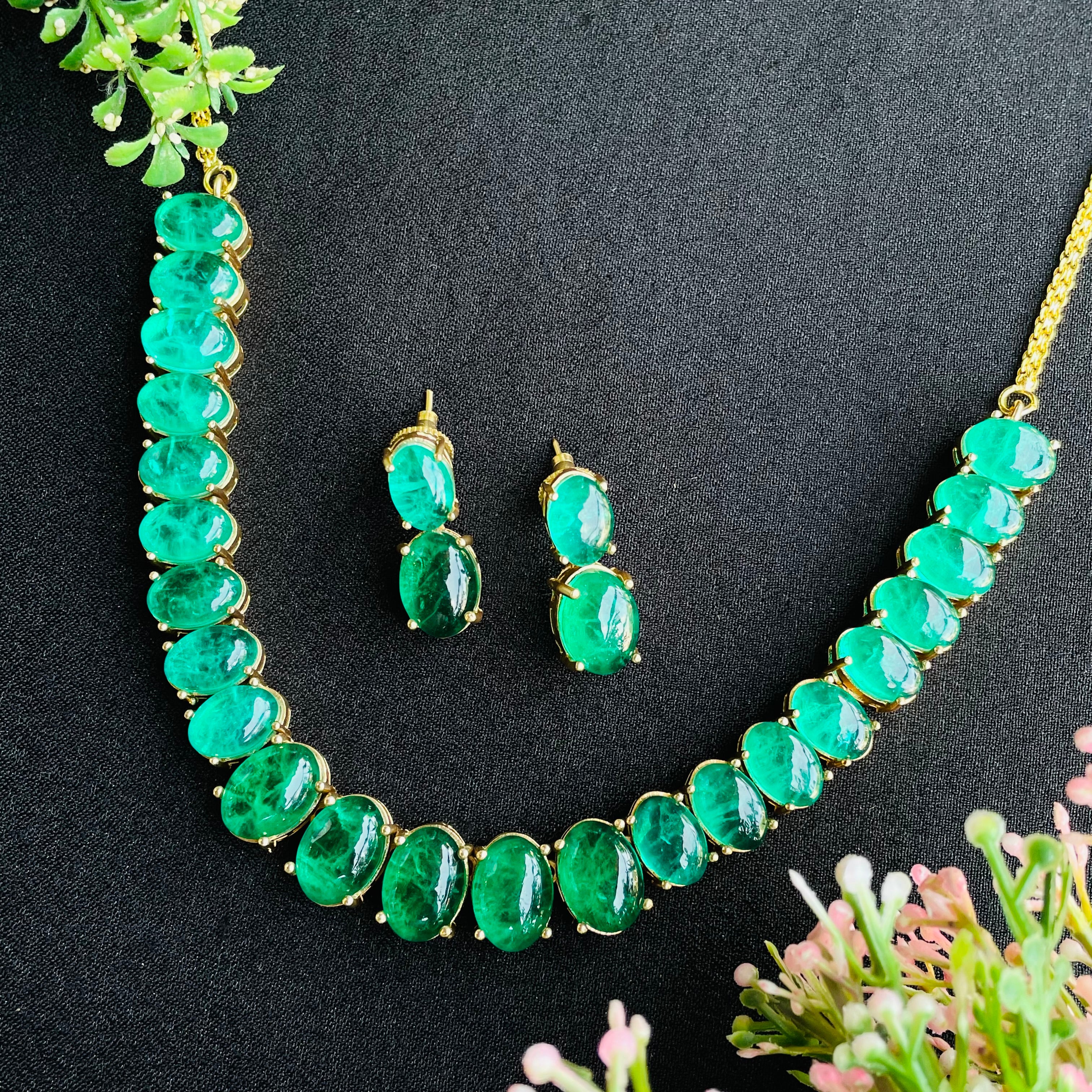 Nayaab Akita Neckpiece