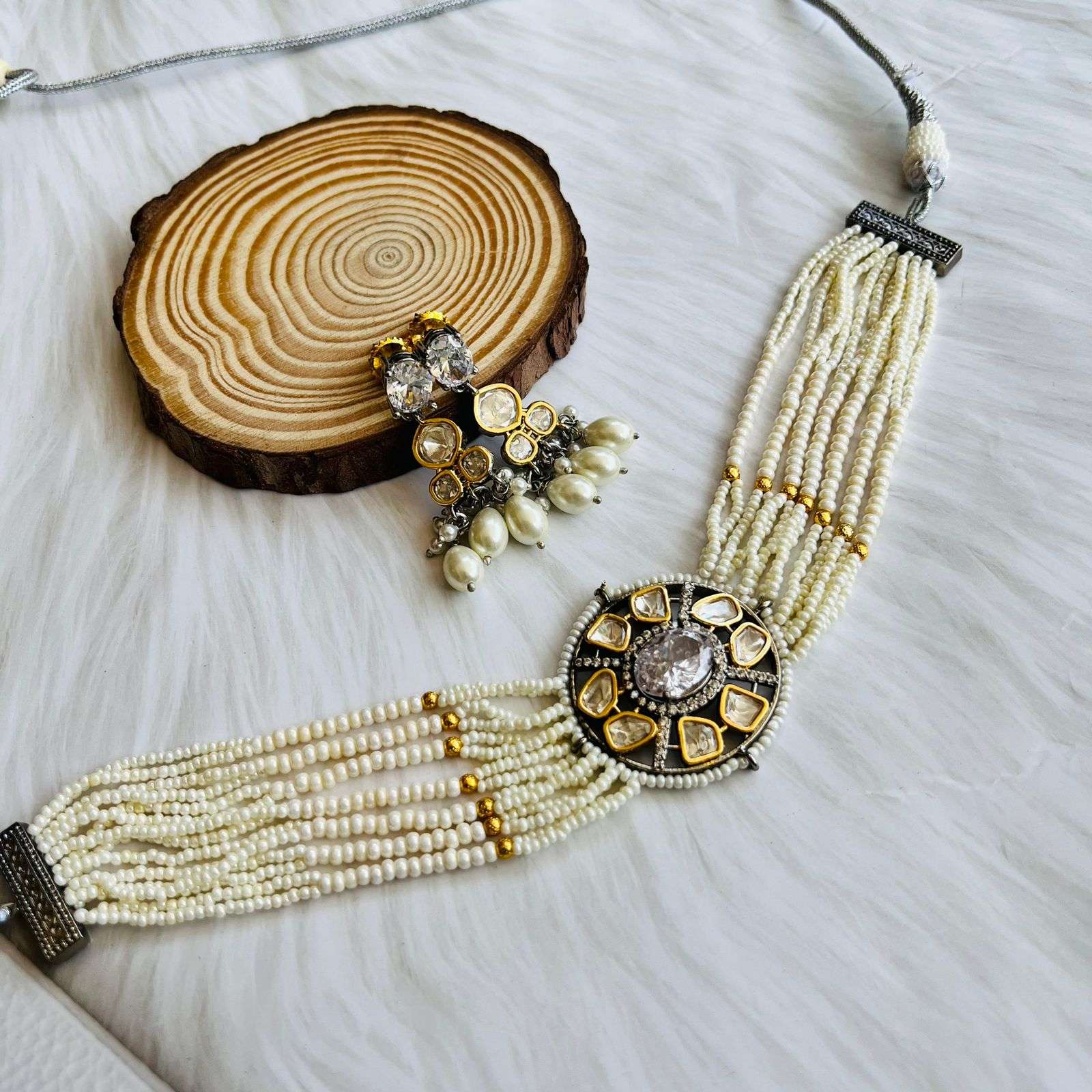 nayaab veena choker velvet box by shweta