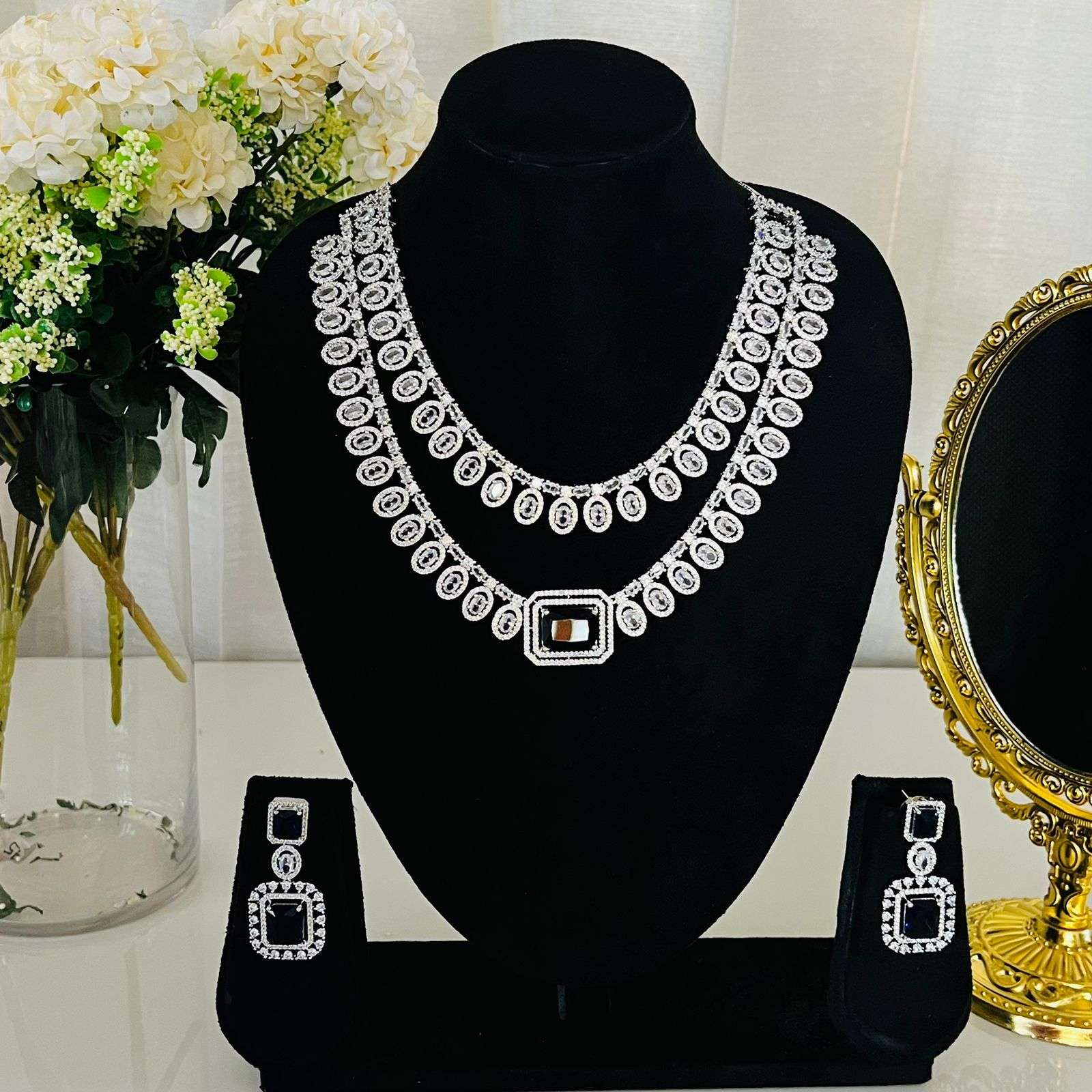 Inaya ad neckpiece velvet box by shweta