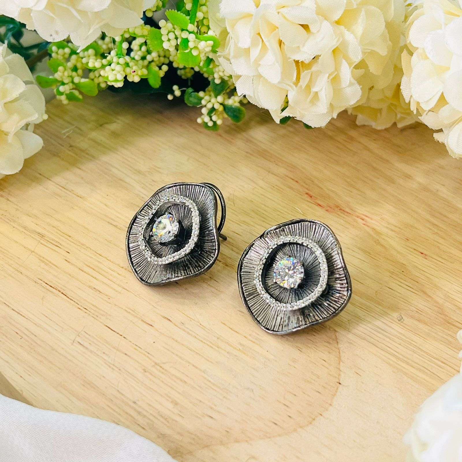 Ad Zainab studs Velvet box by Shweta