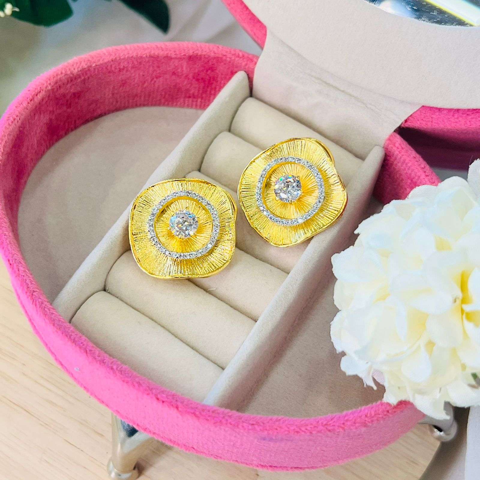 Ad Zainab studs Velvet box by Shweta