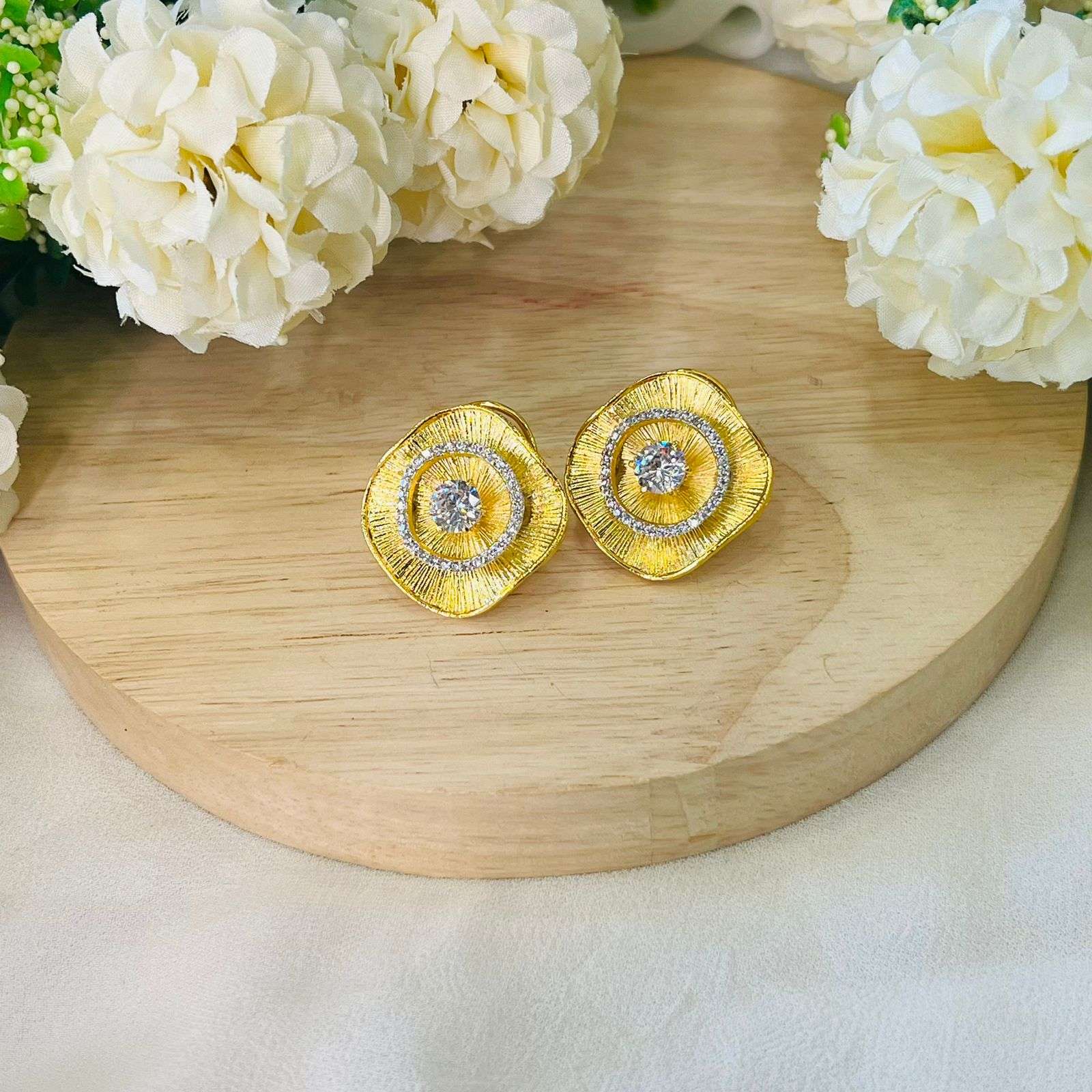 Ad Zainab studs Velvet box by Shweta