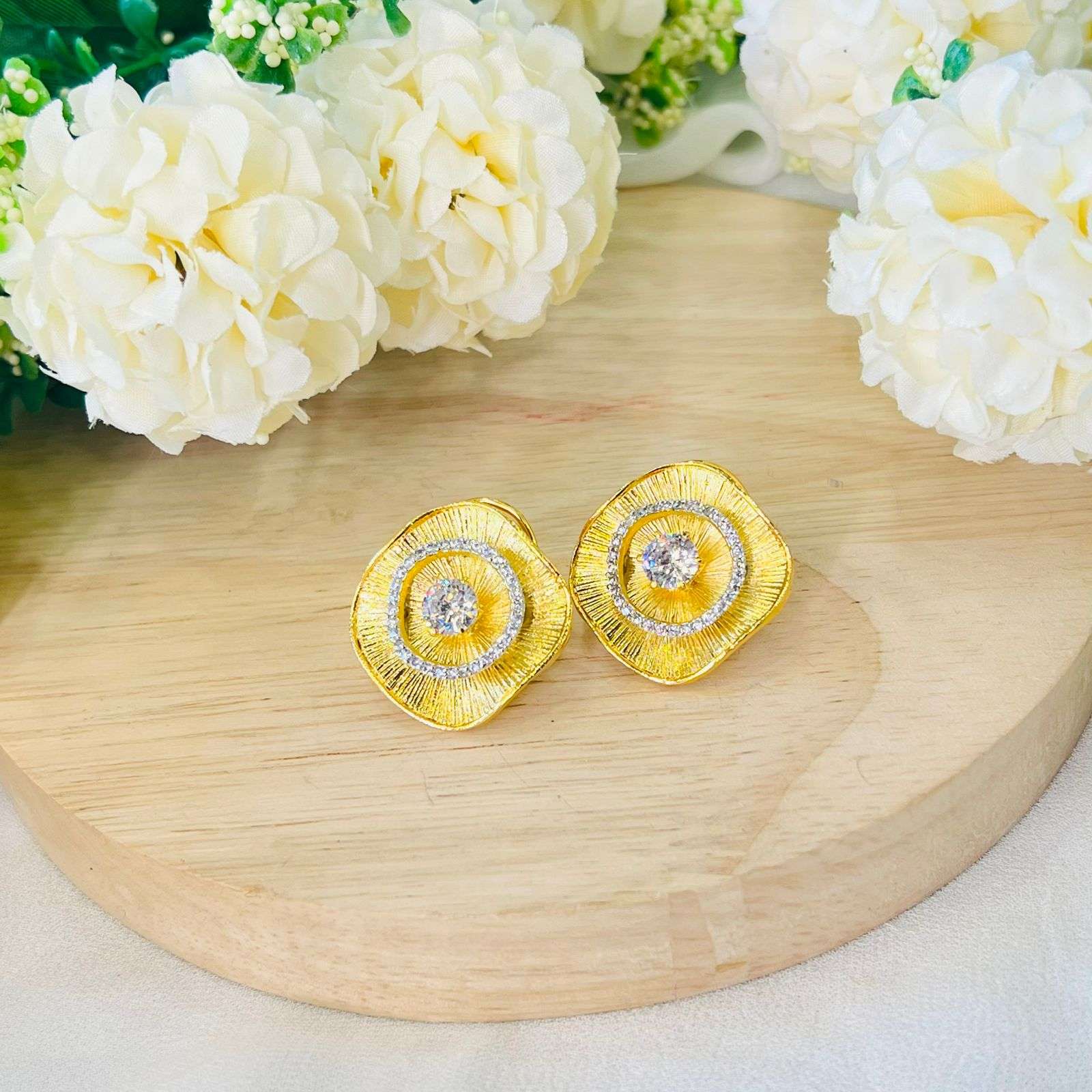 Ad Zainab studs Velvet box by Shweta